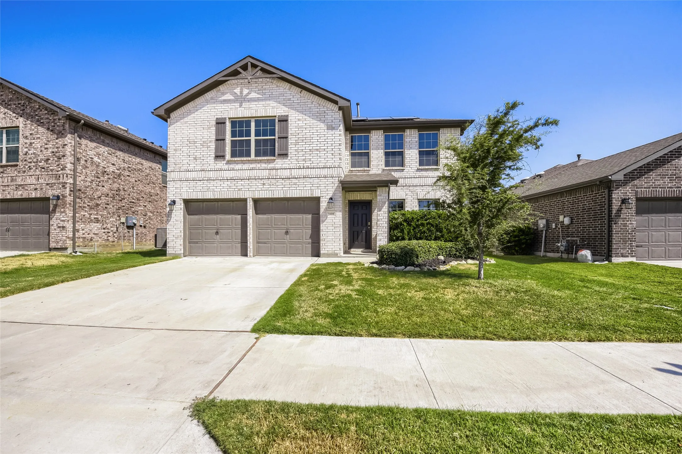 Single Family Residence For Sale in Tarrant County , 2008 Sun Star Drive, Haslet, Texas 76052, 3 Bedroom, 3 Bathroom, 2 Garage spaces, 2,274 Sqft, built in 2021, mls#21358026, Real Estate Agent in Haslet, Homes For Sale in Tarrant county, Homes For Sale in Haslet, Realtor in Haslet Texas, Real Estate Brokerage Independent Realty Texas, Luminita Cordes Realtor