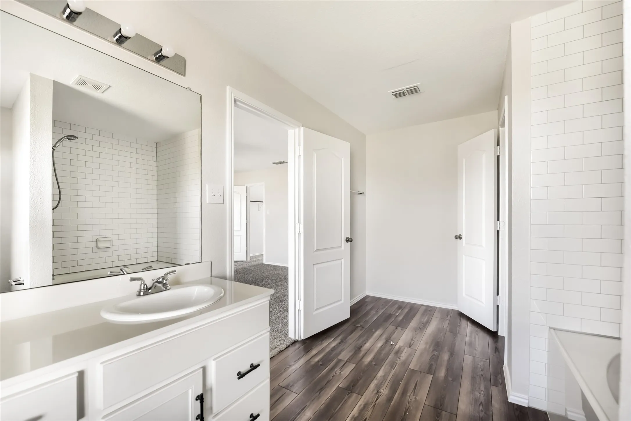 Single Family Residence For Sale in Tarrant County , 2008 Sun Star Drive, Haslet, Texas 76052, 3 Bedroom, 3 Bathroom, 2 Garage spaces, 2,274 Sqft, built in 2021, mls#21358026, Real Estate Agent in Haslet, Homes For Sale in Tarrant county, Homes For Sale in Haslet, Realtor in Haslet Texas, Real Estate Brokerage Independent Realty Texas, Luminita Cordes Realtor