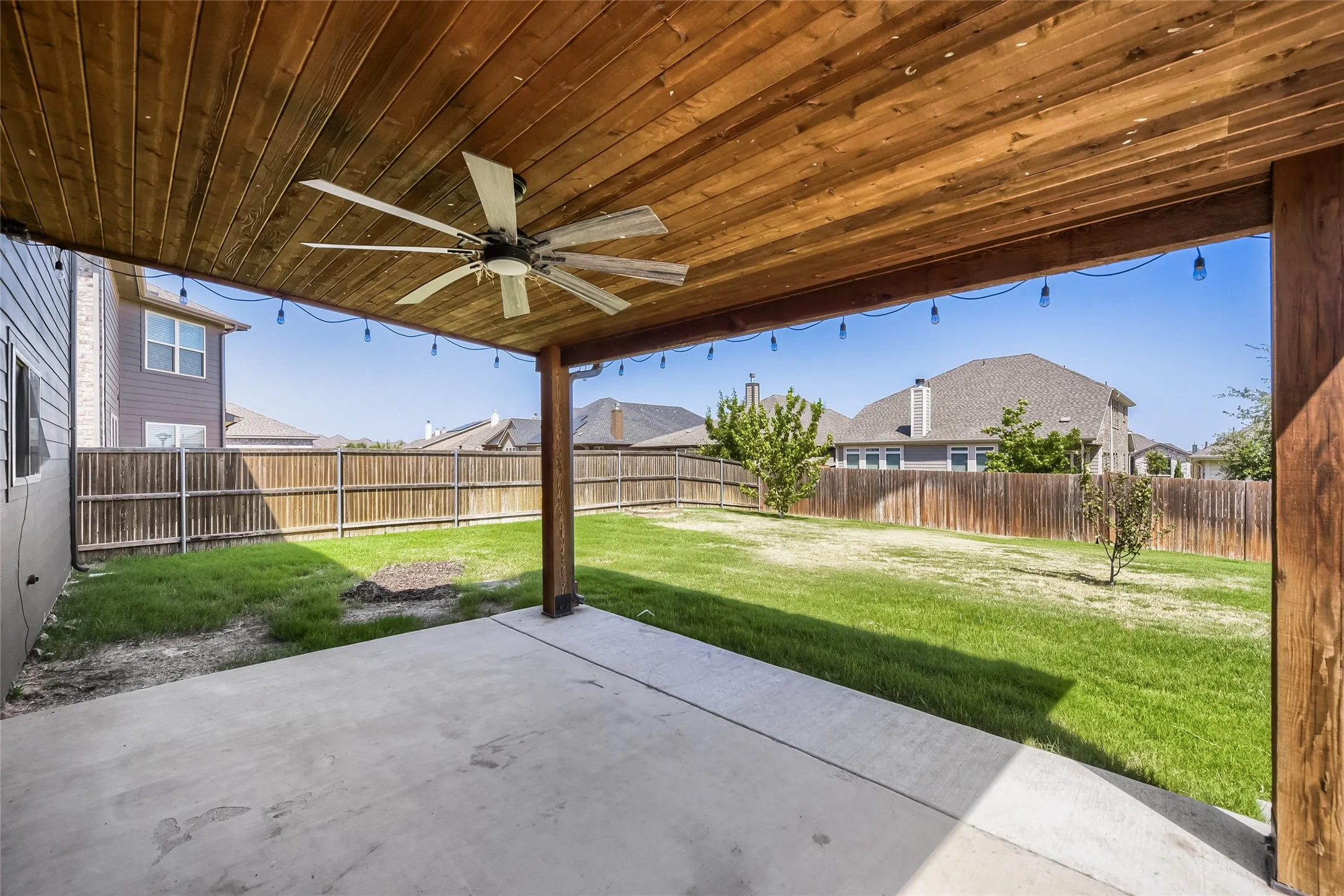 Single Family Residence For Sale in Tarrant County , 2008 Sun Star Drive, Haslet, Texas 76052, 3 Bedroom, 3 Bathroom, 2 Garage spaces, 2,274 Sqft, built in 2021, mls#21358026, Real Estate Agent in Haslet, Homes For Sale in Tarrant county, Homes For Sale in Haslet, Realtor in Haslet Texas, Real Estate Brokerage Independent Realty Texas, Luminita Cordes Realtor