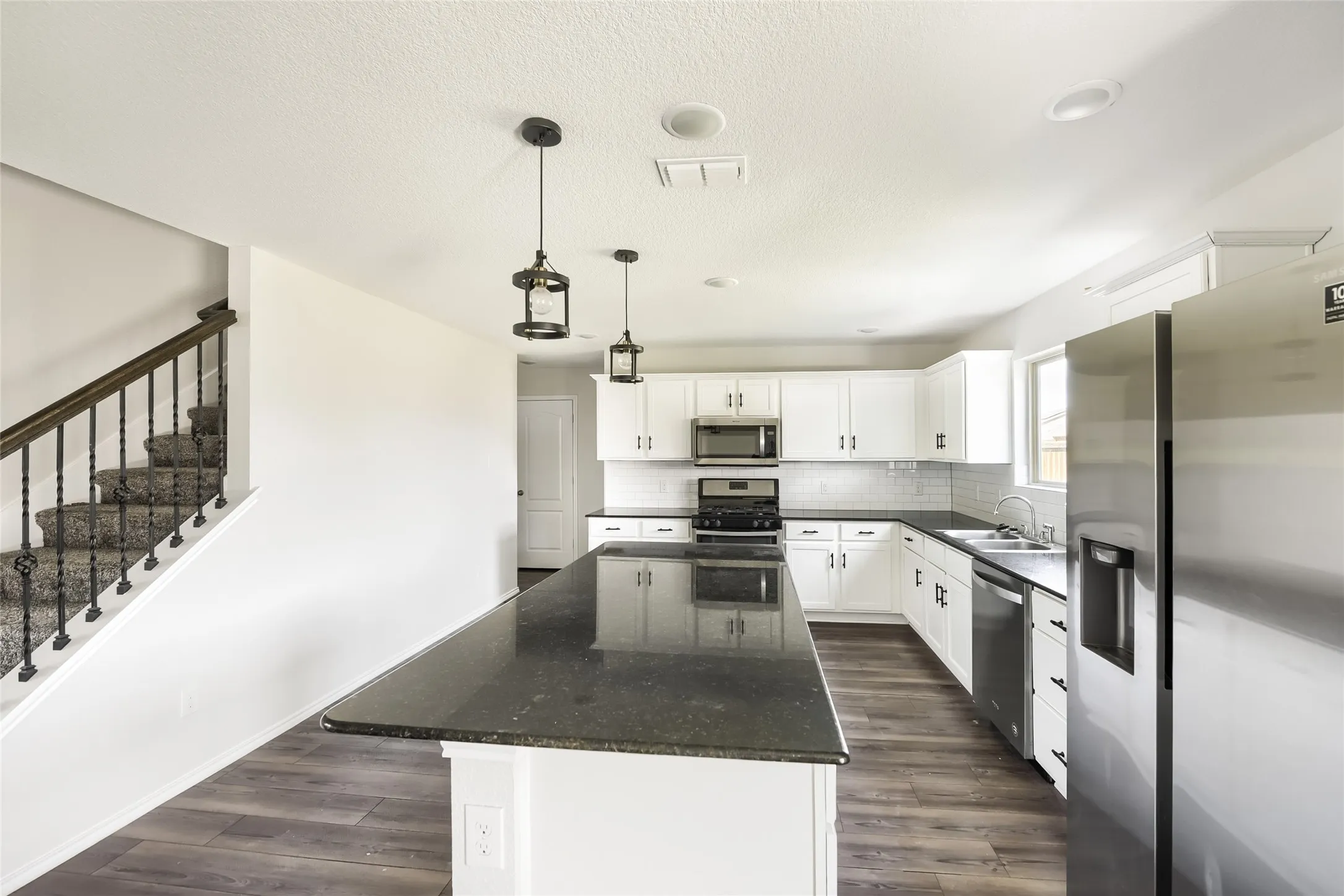 Single Family Residence For Sale in Tarrant County , 2008 Sun Star Drive, Haslet, Texas 76052, 3 Bedroom, 3 Bathroom, 2 Garage spaces, 2,274 Sqft, built in 2021, mls#21358026, Real Estate Agent in Haslet, Homes For Sale in Tarrant county, Homes For Sale in Haslet, Realtor in Haslet Texas, Real Estate Brokerage Independent Realty Texas, Luminita Cordes Realtor