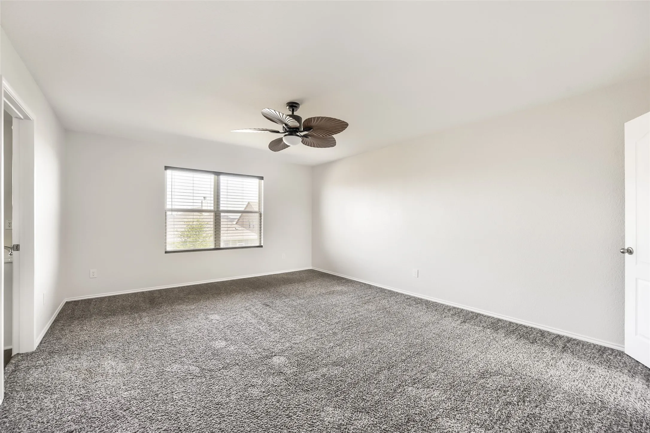 Single Family Residence For Sale in Tarrant County , 2008 Sun Star Drive, Haslet, Texas 76052, 3 Bedroom, 3 Bathroom, 2 Garage spaces, 2,274 Sqft, built in 2021, mls#21358026, Real Estate Agent in Haslet, Homes For Sale in Tarrant county, Homes For Sale in Haslet, Realtor in Haslet Texas, Real Estate Brokerage Independent Realty Texas, Luminita Cordes Realtor