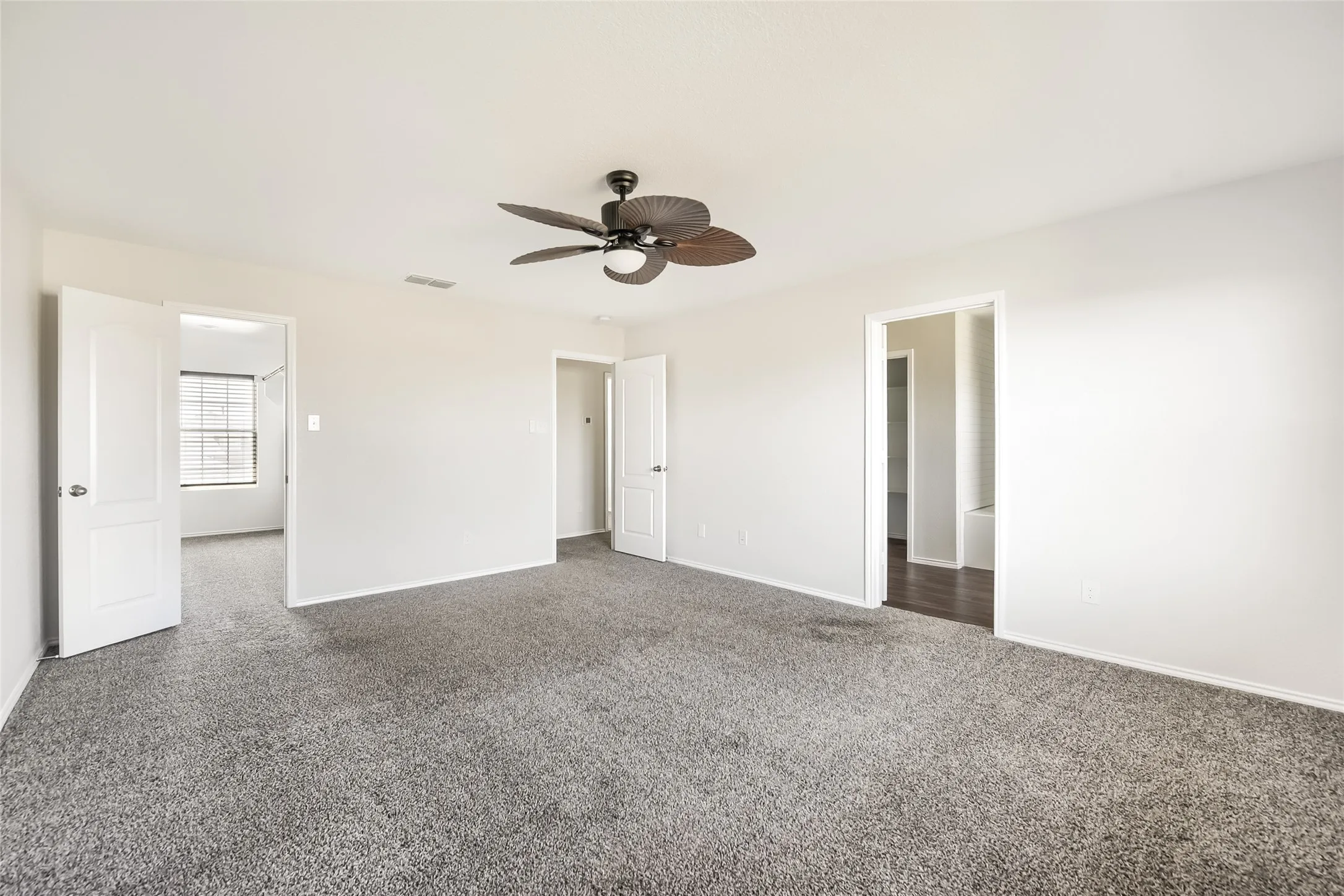 Single Family Residence For Sale in Tarrant County , 2008 Sun Star Drive, Haslet, Texas 76052, 3 Bedroom, 3 Bathroom, 2 Garage spaces, 2,274 Sqft, built in 2021, mls#21358026, Real Estate Agent in Haslet, Homes For Sale in Tarrant county, Homes For Sale in Haslet, Realtor in Haslet Texas, Real Estate Brokerage Independent Realty Texas, Luminita Cordes Realtor