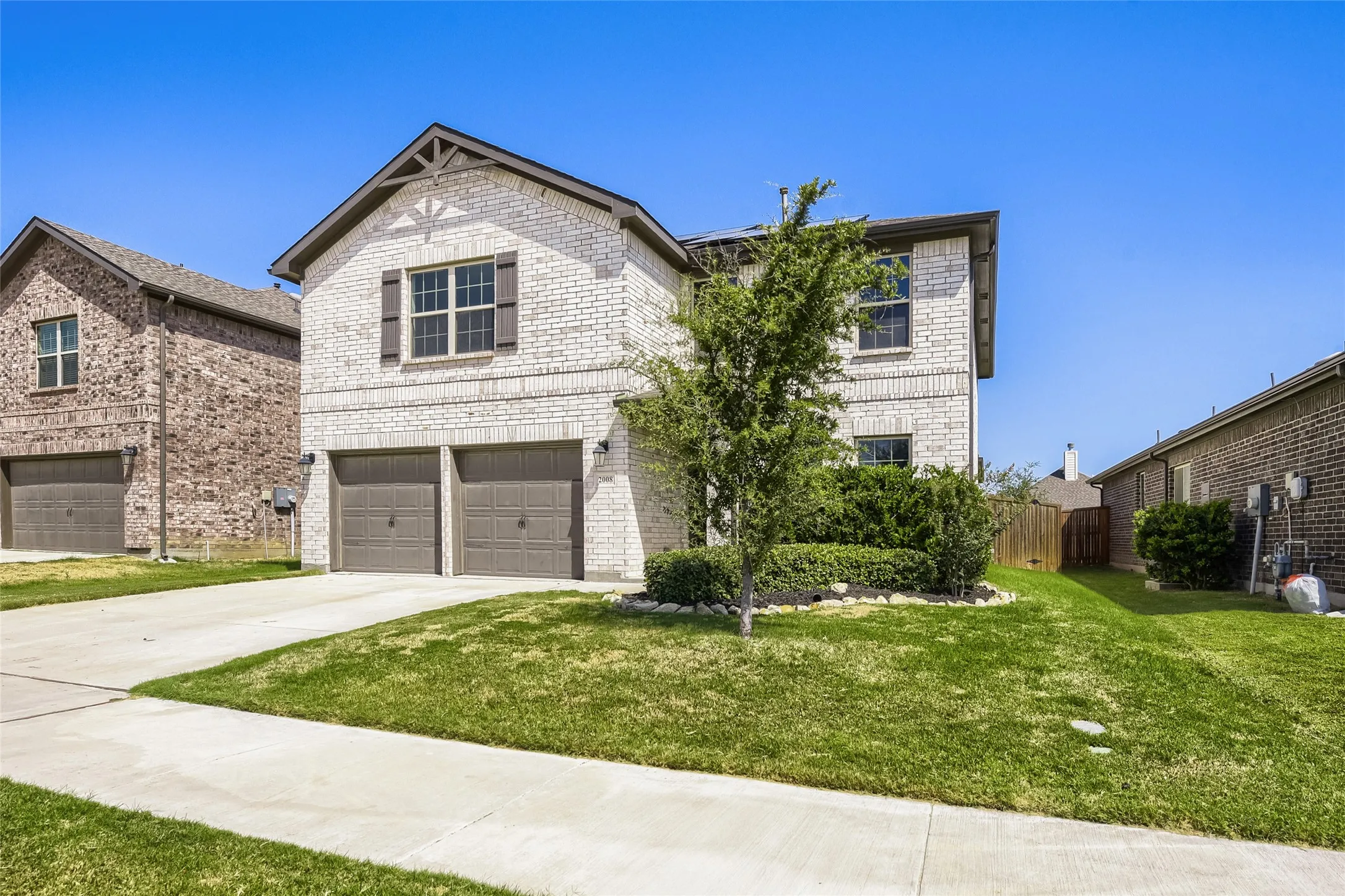 Single Family Residence For Sale in Tarrant County , 2008 Sun Star Drive, Haslet, Texas 76052, 3 Bedroom, 3 Bathroom, 2 Garage spaces, 2,274 Sqft, built in 2021, mls#21358026, Real Estate Agent in Haslet, Homes For Sale in Tarrant county, Homes For Sale in Haslet, Realtor in Haslet Texas, Real Estate Brokerage Independent Realty Texas, Luminita Cordes Realtor