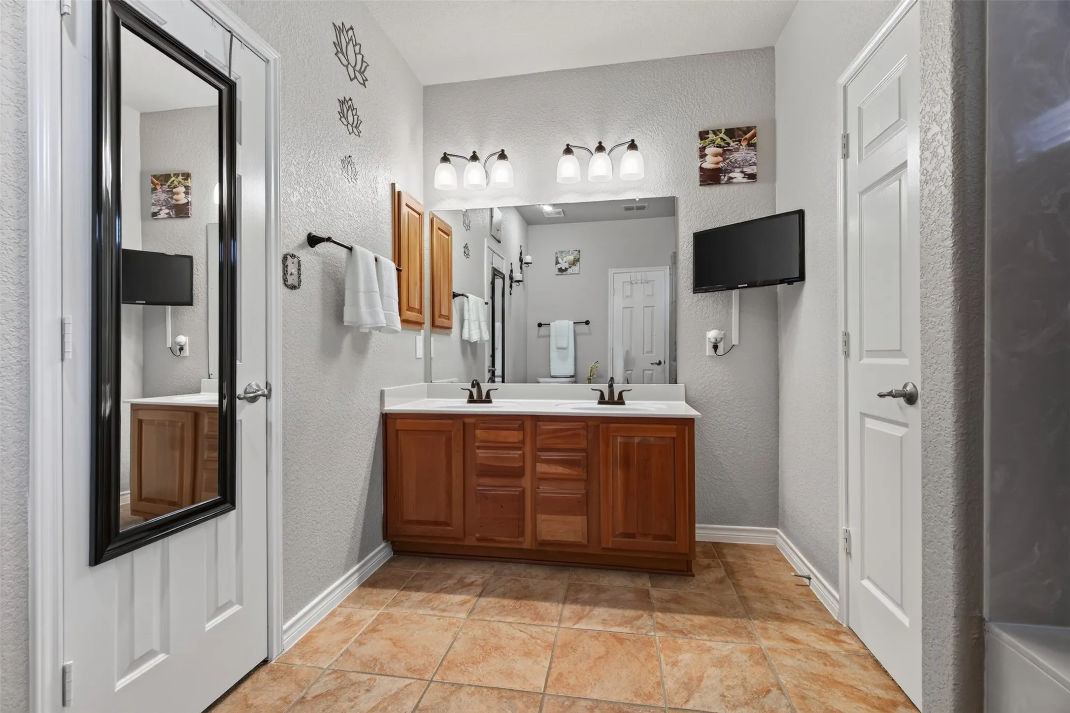 Single Family Residence For Sale in Dallas County , 2151 Van Zandt Drive, Grand Prairie, Texas 75052, 3 Bedroom, 2 Bathroom, 2 Garage spaces, 2,002 Sqft, built in 2006, mls#21357859, Real Estate Agent in Grand Prairie, Homes For Sale in Dallas county, Homes For Sale in Grand Prairie, Realtor in Grand Prairie Texas, Real Estate Brokerage Independent Realty Texas, Luminita Cordes Realtor