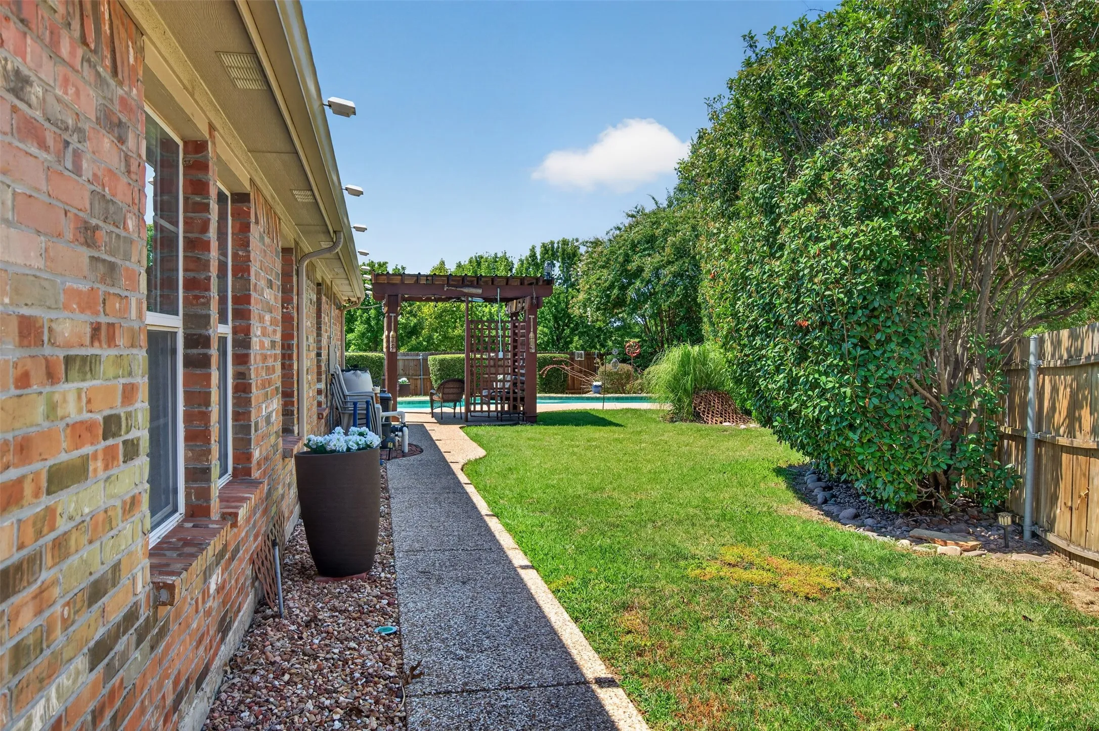 Single Family Residence For Sale in Dallas County , 2151 Van Zandt Drive, Grand Prairie, Texas 75052, 3 Bedroom, 2 Bathroom, 2 Garage spaces, 2,002 Sqft, built in 2006, mls#21357859, Real Estate Agent in Grand Prairie, Homes For Sale in Dallas county, Homes For Sale in Grand Prairie, Realtor in Grand Prairie Texas, Real Estate Brokerage Independent Realty Texas, Luminita Cordes Realtor