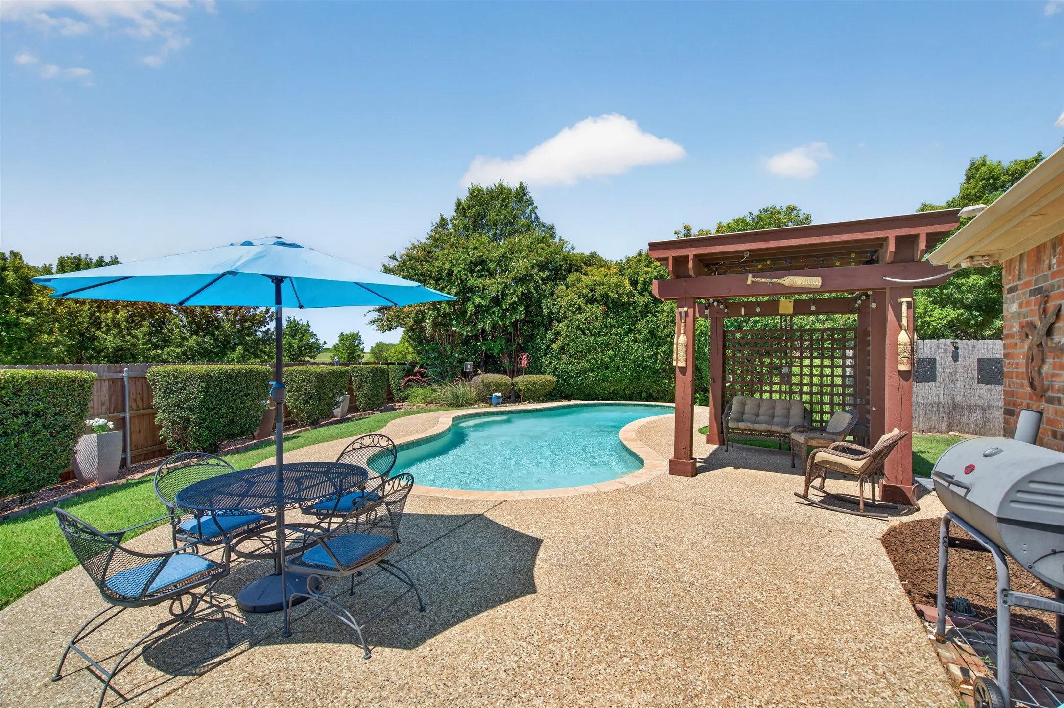 Single Family Residence For Sale in Dallas County , 2151 Van Zandt Drive, Grand Prairie, Texas 75052, 3 Bedroom, 2 Bathroom, 2 Garage spaces, 2,002 Sqft, built in 2006, mls#21357859, Real Estate Agent in Grand Prairie, Homes For Sale in Dallas county, Homes For Sale in Grand Prairie, Realtor in Grand Prairie Texas, Real Estate Brokerage Independent Realty Texas, Luminita Cordes Realtor