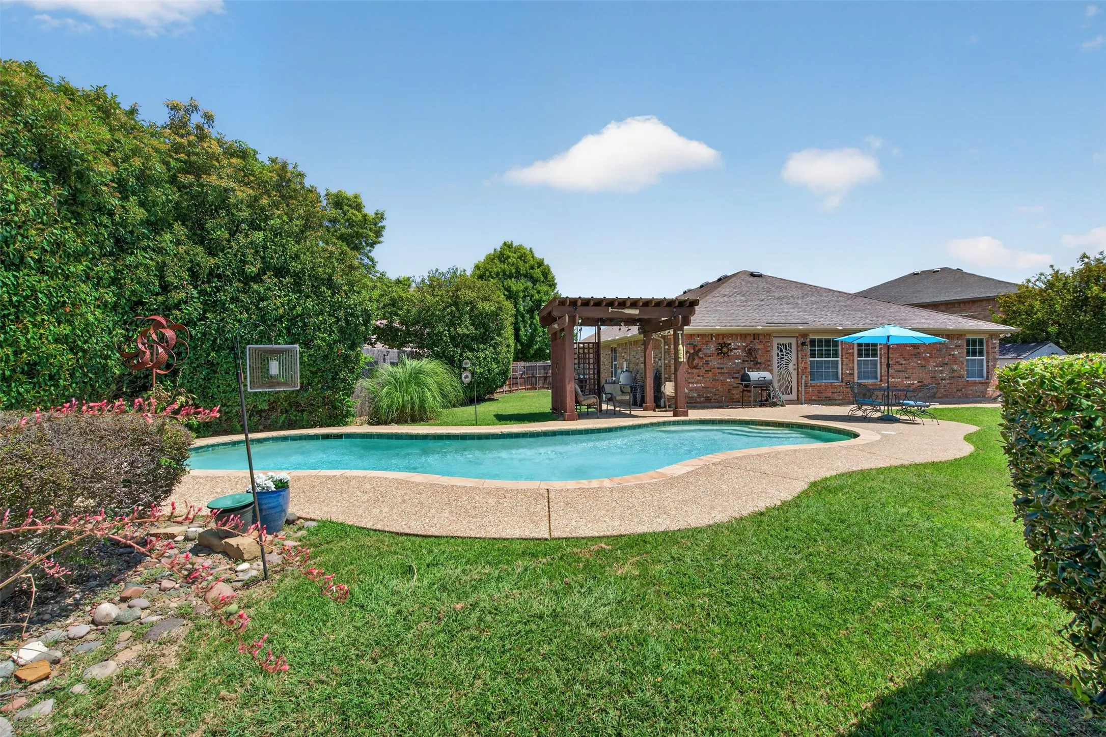 Single Family Residence For Sale in Dallas County , 2151 Van Zandt Drive, Grand Prairie, Texas 75052, 3 Bedroom, 2 Bathroom, 2 Garage spaces, 2,002 Sqft, built in 2006, mls#21357859, Real Estate Agent in Grand Prairie, Homes For Sale in Dallas county, Homes For Sale in Grand Prairie, Realtor in Grand Prairie Texas, Real Estate Brokerage Independent Realty Texas, Luminita Cordes Realtor