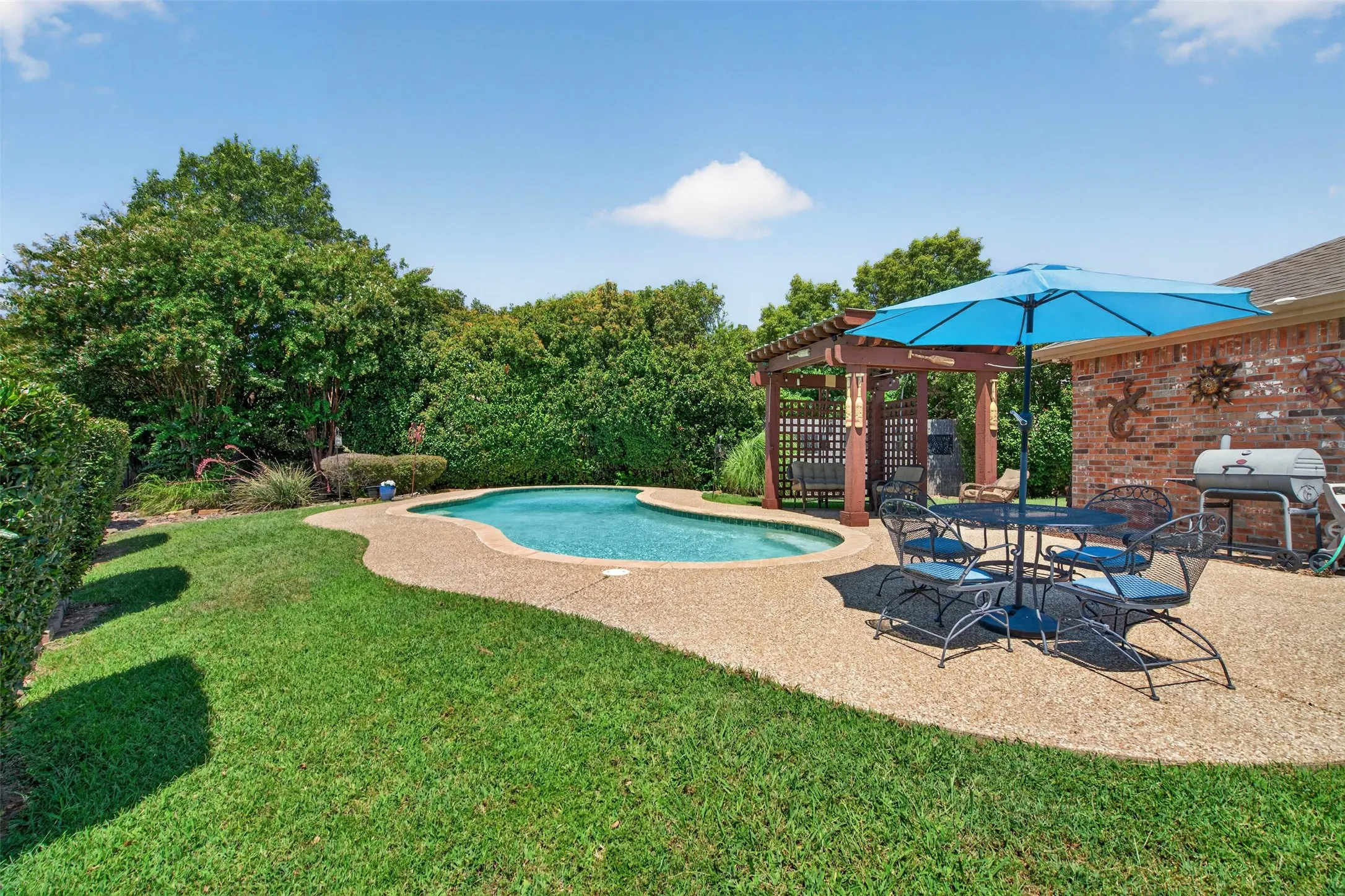 Single Family Residence For Sale in Dallas County , 2151 Van Zandt Drive, Grand Prairie, Texas 75052, 3 Bedroom, 2 Bathroom, 2 Garage spaces, 2,002 Sqft, built in 2006, mls#21357859, Real Estate Agent in Grand Prairie, Homes For Sale in Dallas county, Homes For Sale in Grand Prairie, Realtor in Grand Prairie Texas, Real Estate Brokerage Independent Realty Texas, Luminita Cordes Realtor