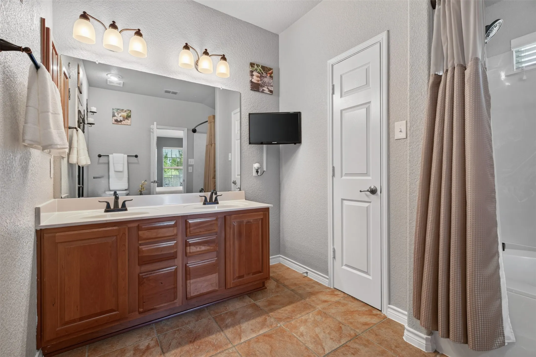 Single Family Residence For Sale in Dallas County , 2151 Van Zandt Drive, Grand Prairie, Texas 75052, 3 Bedroom, 2 Bathroom, 2 Garage spaces, 2,002 Sqft, built in 2006, mls#21357859, Real Estate Agent in Grand Prairie, Homes For Sale in Dallas county, Homes For Sale in Grand Prairie, Realtor in Grand Prairie Texas, Real Estate Brokerage Independent Realty Texas, Luminita Cordes Realtor