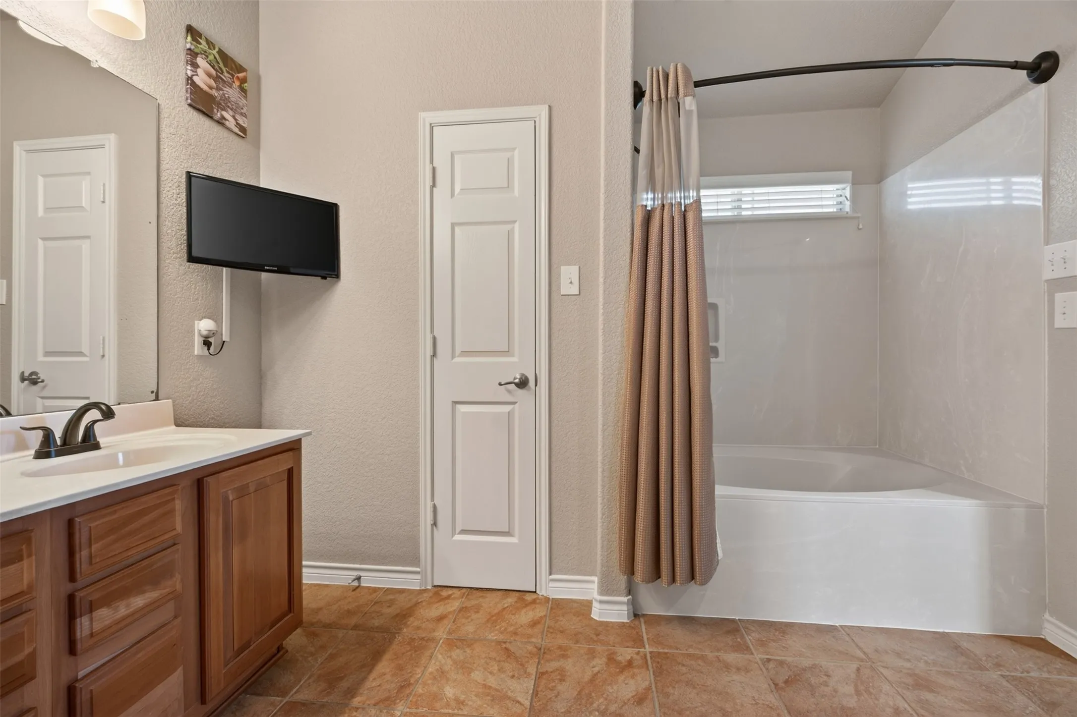 Single Family Residence For Sale in Dallas County , 2151 Van Zandt Drive, Grand Prairie, Texas 75052, 3 Bedroom, 2 Bathroom, 2 Garage spaces, 2,002 Sqft, built in 2006, mls#21357859, Real Estate Agent in Grand Prairie, Homes For Sale in Dallas county, Homes For Sale in Grand Prairie, Realtor in Grand Prairie Texas, Real Estate Brokerage Independent Realty Texas, Luminita Cordes Realtor