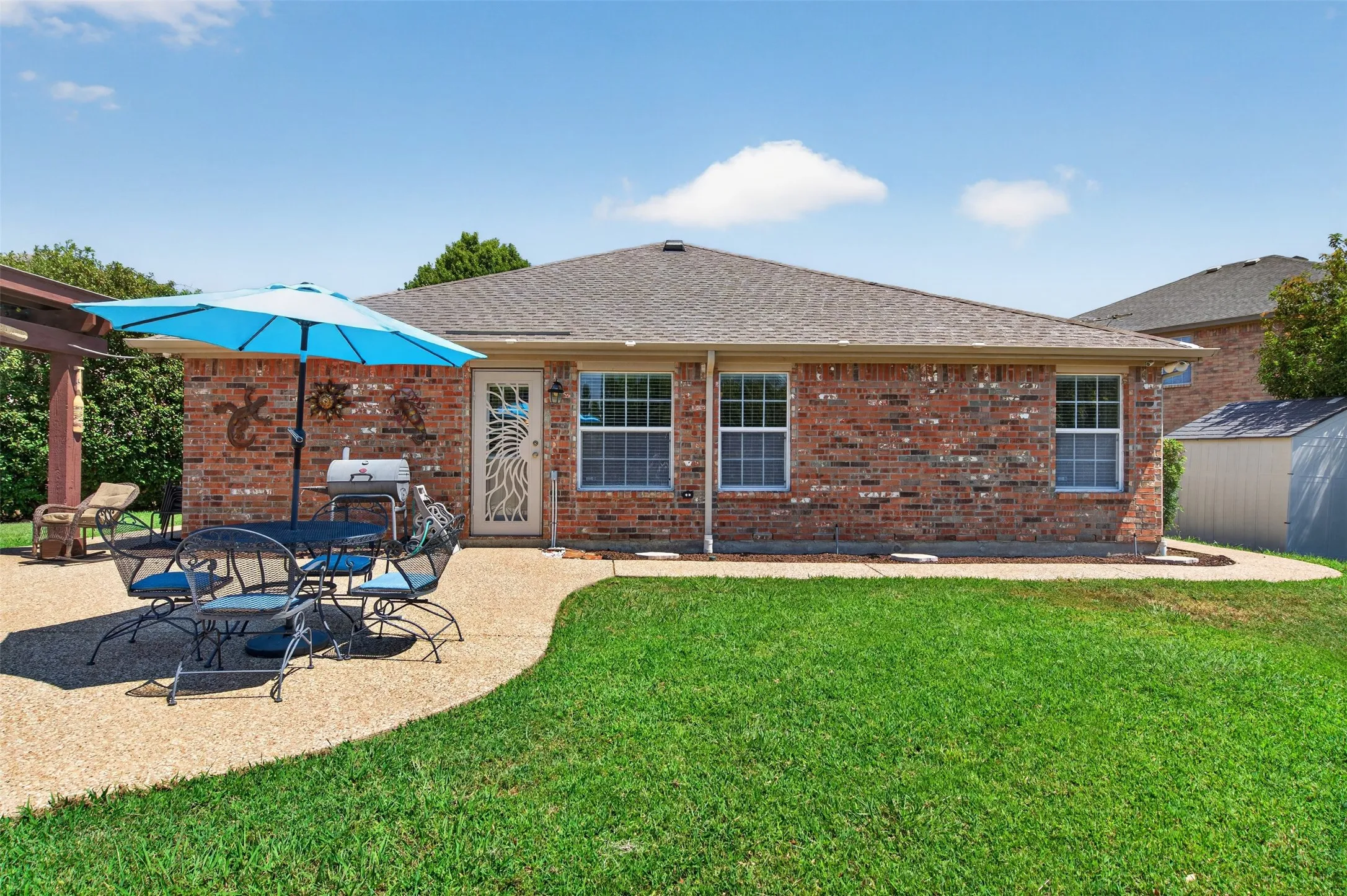 Single Family Residence For Sale in Dallas County , 2151 Van Zandt Drive, Grand Prairie, Texas 75052, 3 Bedroom, 2 Bathroom, 2 Garage spaces, 2,002 Sqft, built in 2006, mls#21357859, Real Estate Agent in Grand Prairie, Homes For Sale in Dallas county, Homes For Sale in Grand Prairie, Realtor in Grand Prairie Texas, Real Estate Brokerage Independent Realty Texas, Luminita Cordes Realtor