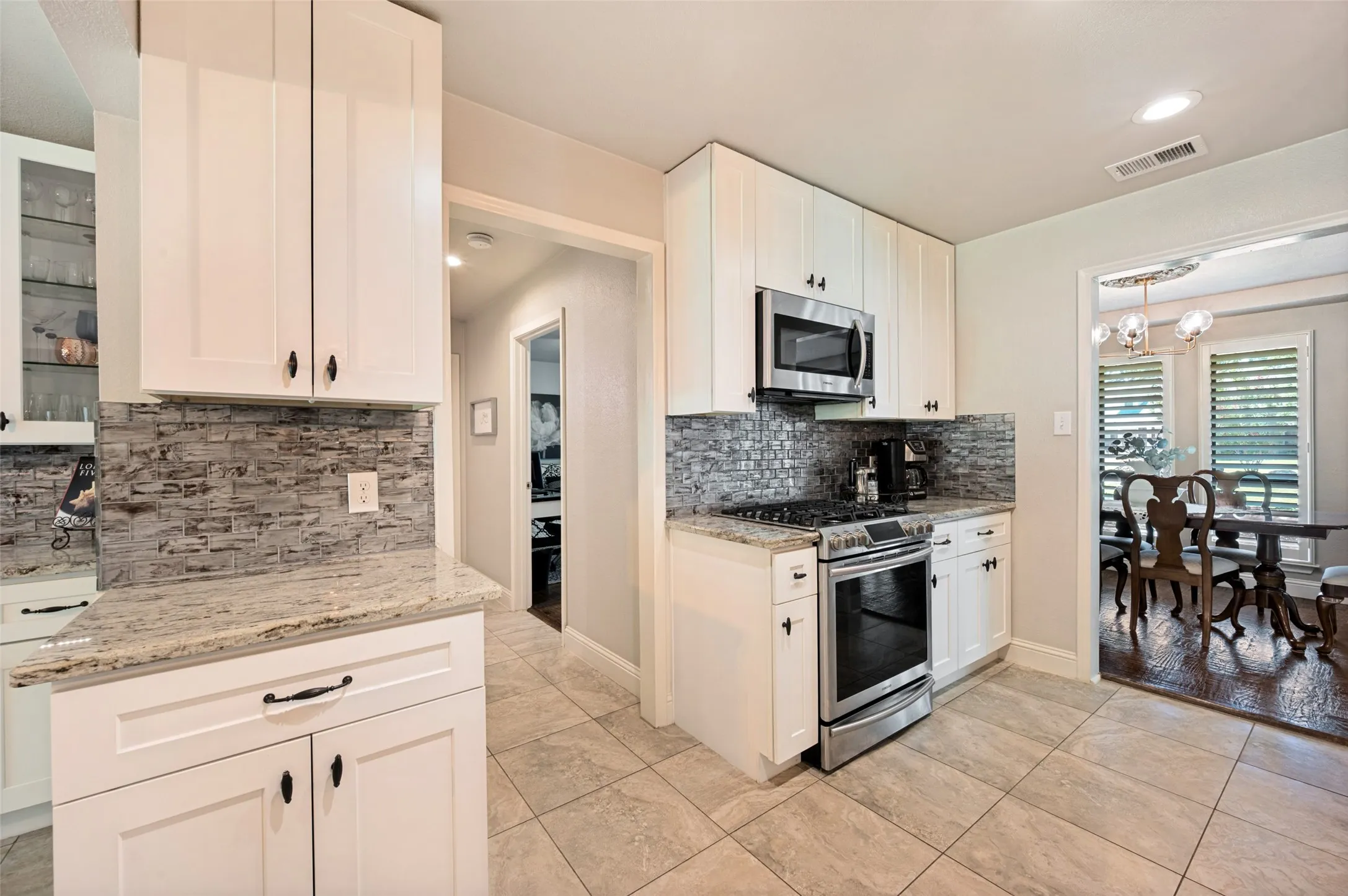 Single Family Residence For Sale in Dallas County , 3959 Goodfellow Drive, Dallas, Texas 75229, 4 Bedroom, 3 Bathroom, 2 Garage spaces, 2,494 Sqft, built in 1969, mls#21359022, Real Estate Agent in Dallas, Homes For Sale in Dallas county, Homes For Sale in Dallas, Realtor in Dallas Texas, Real Estate Brokerage Independent Realty Texas, Luminita Cordes Realtor