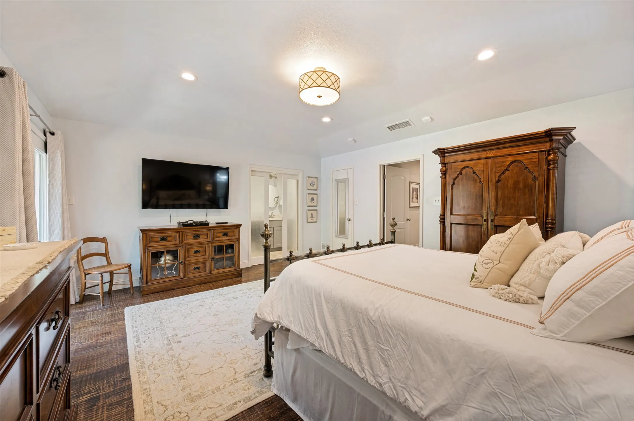 Single Family Residence For Sale in Dallas County , 3959 Goodfellow Drive, Dallas, Texas 75229, 4 Bedroom, 3 Bathroom, 2 Garage spaces, 2,494 Sqft, built in 1969, mls#21359022, Real Estate Agent in Dallas, Homes For Sale in Dallas county, Homes For Sale in Dallas, Realtor in Dallas Texas, Real Estate Brokerage Independent Realty Texas, Luminita Cordes Realtor