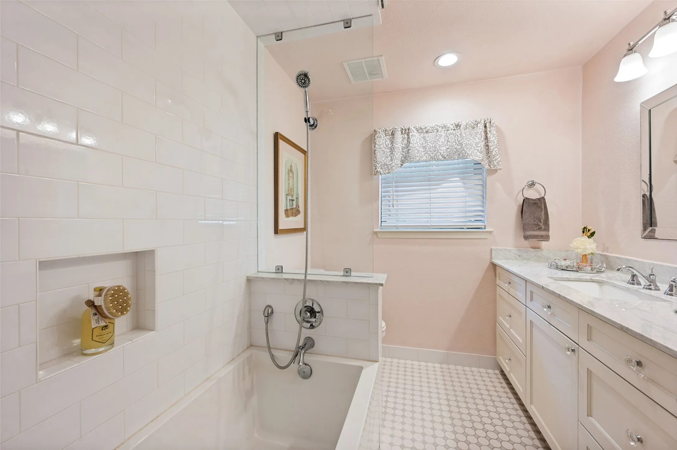 Remodeled guest bath with Tub/Shoer