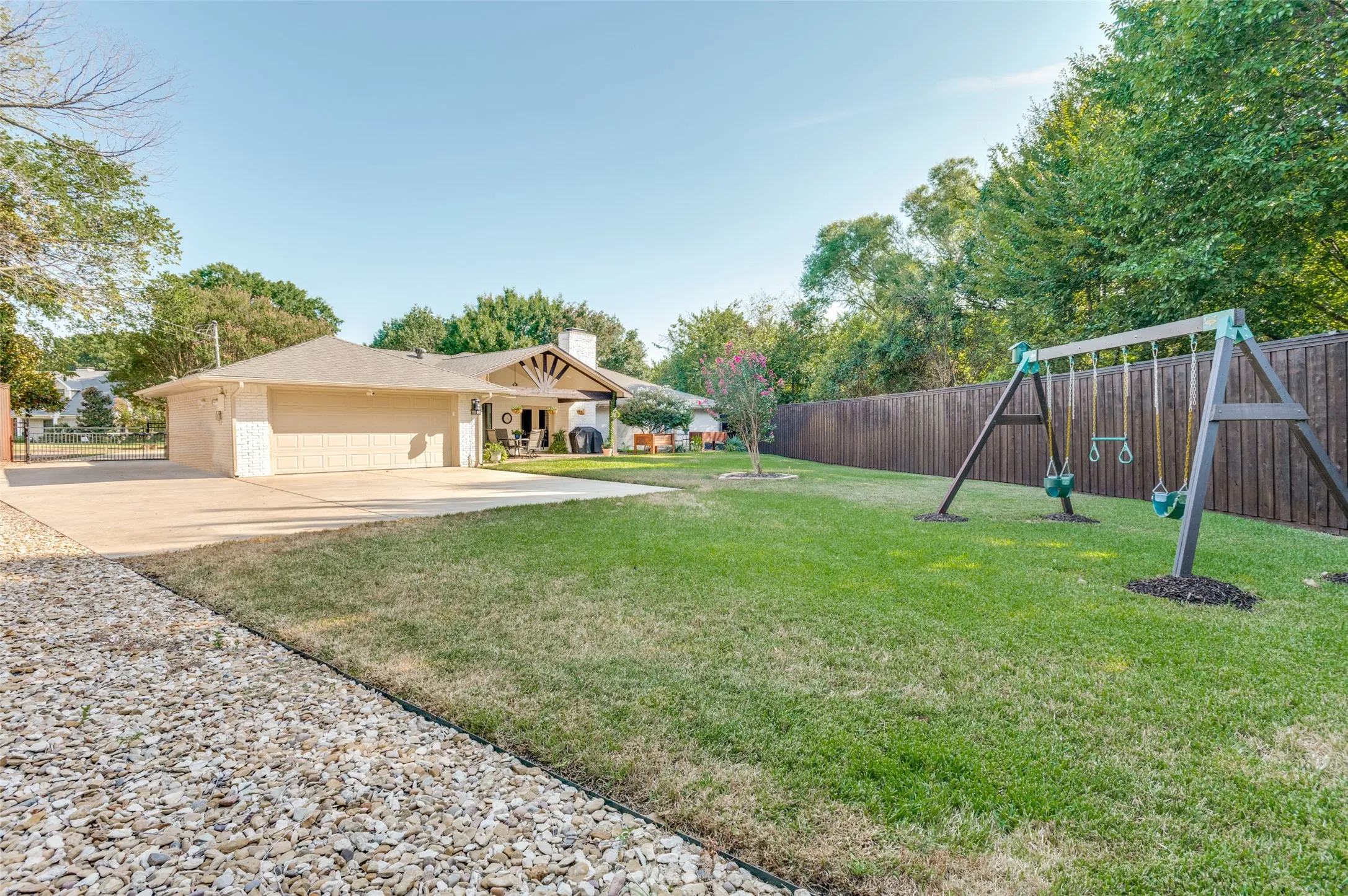 Single Family Residence For Sale in Dallas County , 3959 Goodfellow Drive, Dallas, Texas 75229, 4 Bedroom, 3 Bathroom, 2 Garage spaces, 2,494 Sqft, built in 1969, mls#21359022, Real Estate Agent in Dallas, Homes For Sale in Dallas county, Homes For Sale in Dallas, Realtor in Dallas Texas, Real Estate Brokerage Independent Realty Texas, Luminita Cordes Realtor