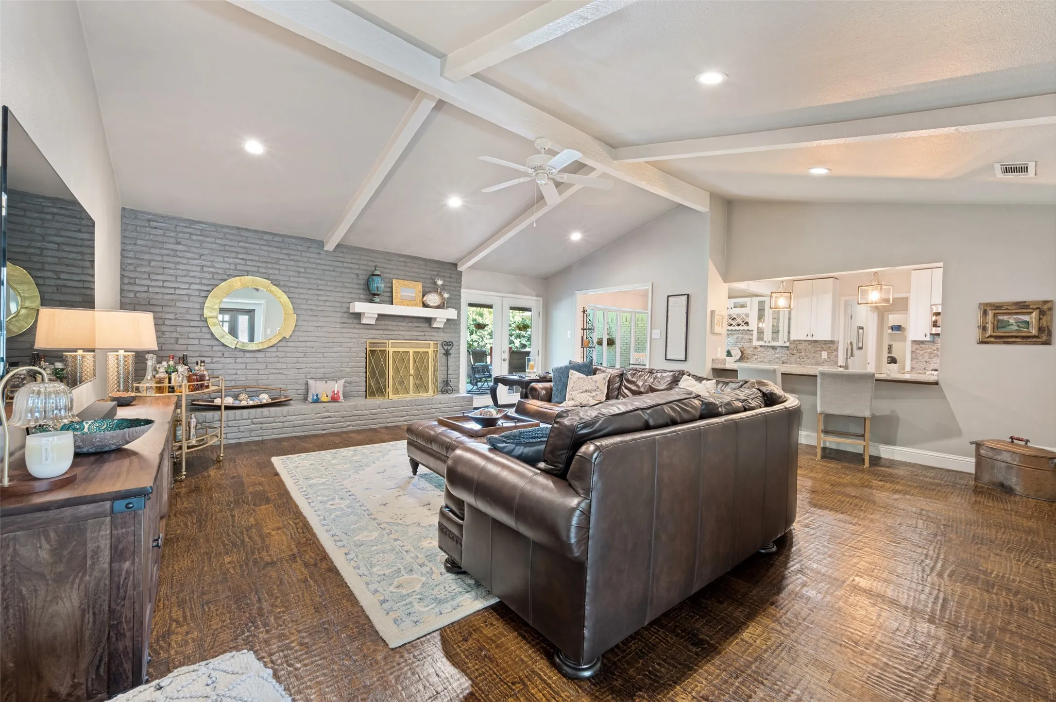 Vaulted ceiling, Fireplace