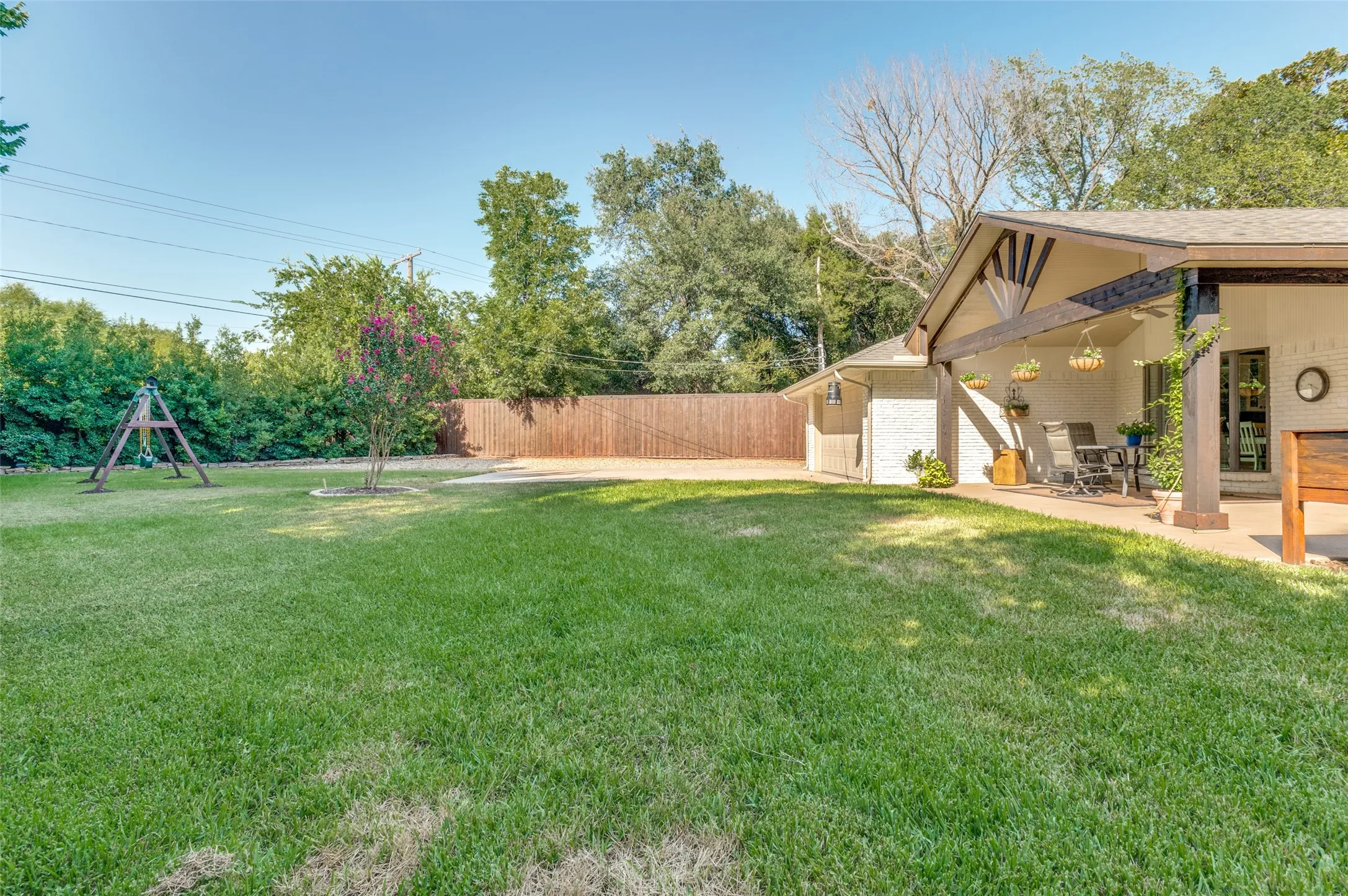 Single Family Residence For Sale in Dallas County , 3959 Goodfellow Drive, Dallas, Texas 75229, 4 Bedroom, 3 Bathroom, 2 Garage spaces, 2,494 Sqft, built in 1969, mls#21359022, Real Estate Agent in Dallas, Homes For Sale in Dallas county, Homes For Sale in Dallas, Realtor in Dallas Texas, Real Estate Brokerage Independent Realty Texas, Luminita Cordes Realtor
