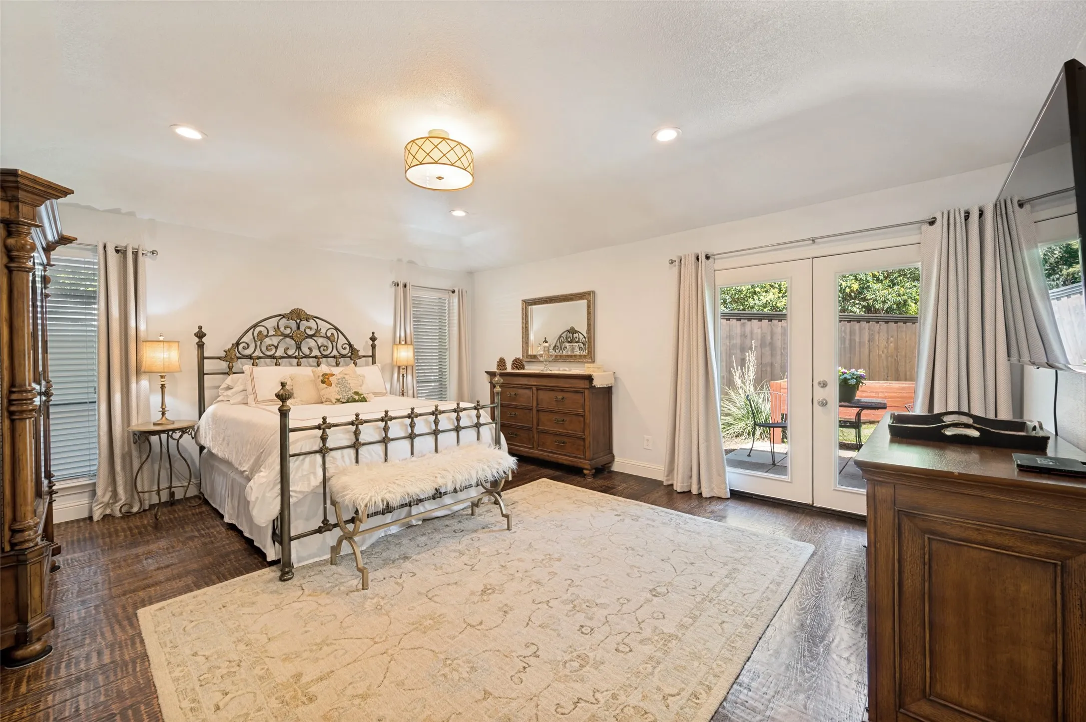 Single Family Residence For Sale in Dallas County , 3959 Goodfellow Drive, Dallas, Texas 75229, 4 Bedroom, 3 Bathroom, 2 Garage spaces, 2,494 Sqft, built in 1969, mls#21359022, Real Estate Agent in Dallas, Homes For Sale in Dallas county, Homes For Sale in Dallas, Realtor in Dallas Texas, Real Estate Brokerage Independent Realty Texas, Luminita Cordes Realtor