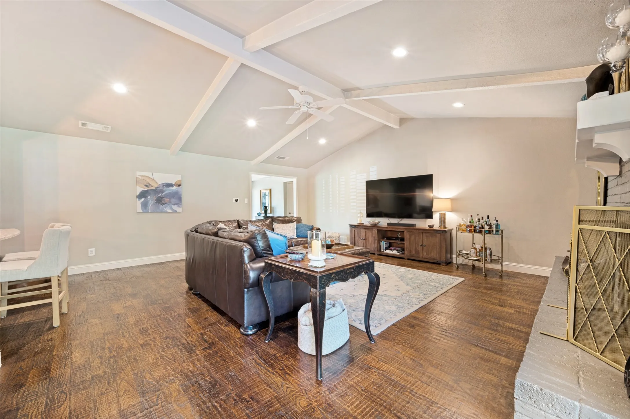 Single Family Residence For Sale in Dallas County , 3959 Goodfellow Drive, Dallas, Texas 75229, 4 Bedroom, 3 Bathroom, 2 Garage spaces, 2,494 Sqft, built in 1969, mls#21359022, Real Estate Agent in Dallas, Homes For Sale in Dallas county, Homes For Sale in Dallas, Realtor in Dallas Texas, Real Estate Brokerage Independent Realty Texas, Luminita Cordes Realtor