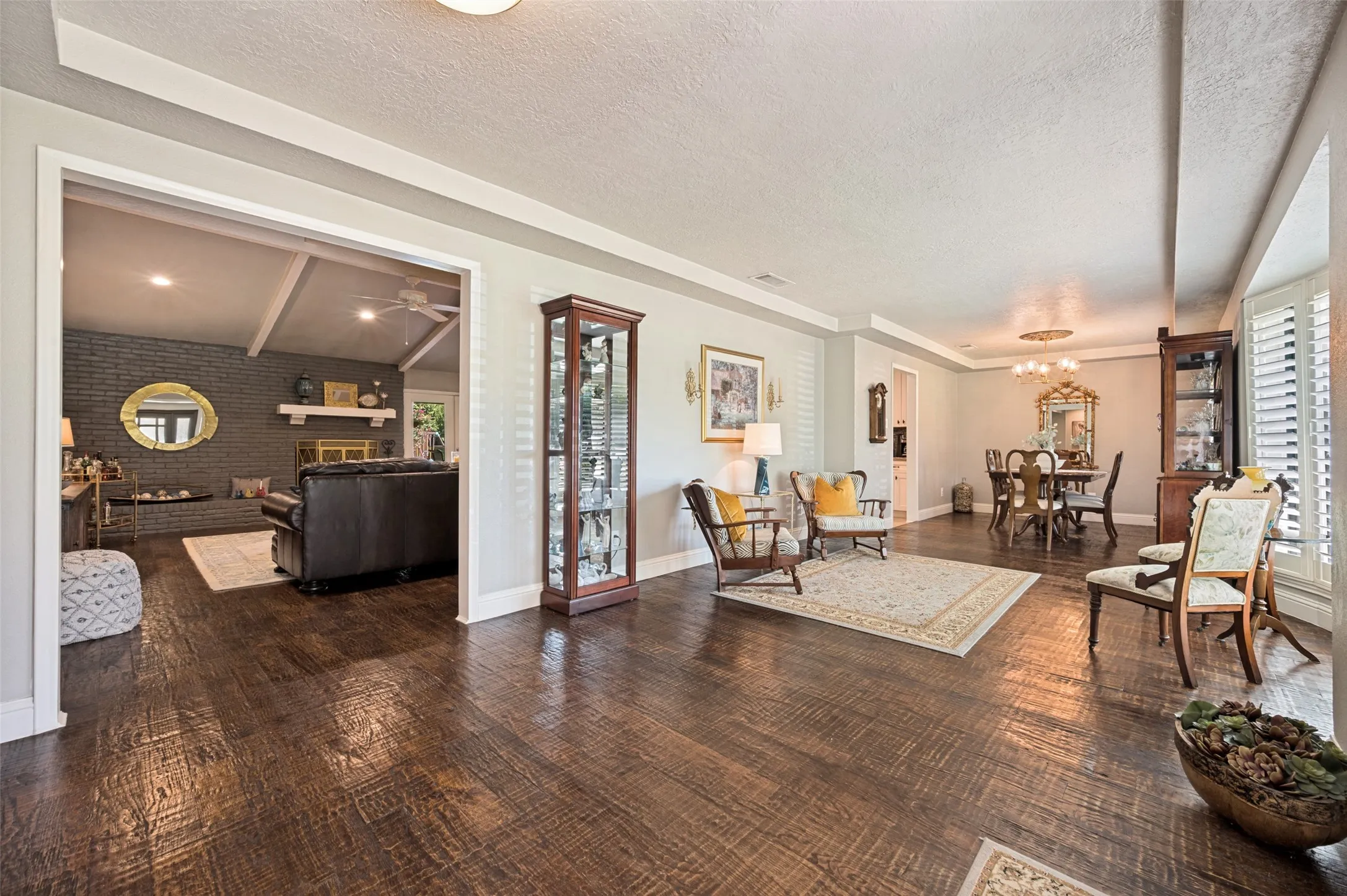 Single Family Residence For Sale in Dallas County , 3959 Goodfellow Drive, Dallas, Texas 75229, 4 Bedroom, 3 Bathroom, 2 Garage spaces, 2,494 Sqft, built in 1969, mls#21359022, Real Estate Agent in Dallas, Homes For Sale in Dallas county, Homes For Sale in Dallas, Realtor in Dallas Texas, Real Estate Brokerage Independent Realty Texas, Luminita Cordes Realtor