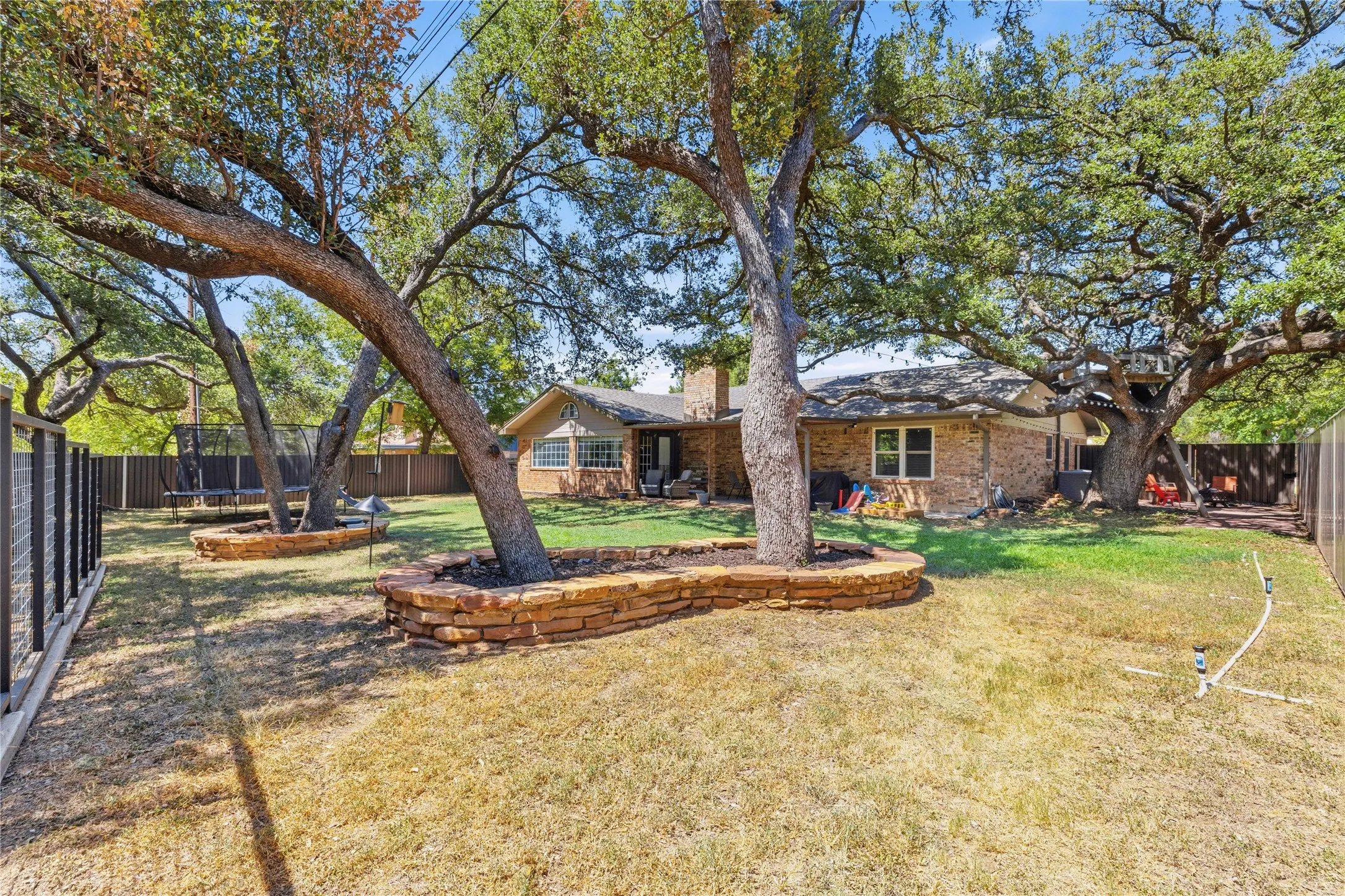 Single Family Residence For Sale in Brown County , 1709 Broadmoor Drive, Brownwood, Texas 76801, 3 Bedroom, 2 Bathroom, 2 Garage spaces, 1,997 Sqft, built in 1970, mls#21359801, Real Estate Agent in Brownwood, Homes For Sale in Brown county, Homes For Sale in Brownwood, Realtor in Brownwood Texas, Real Estate Brokerage Independent Realty Texas, Luminita Cordes Realtor