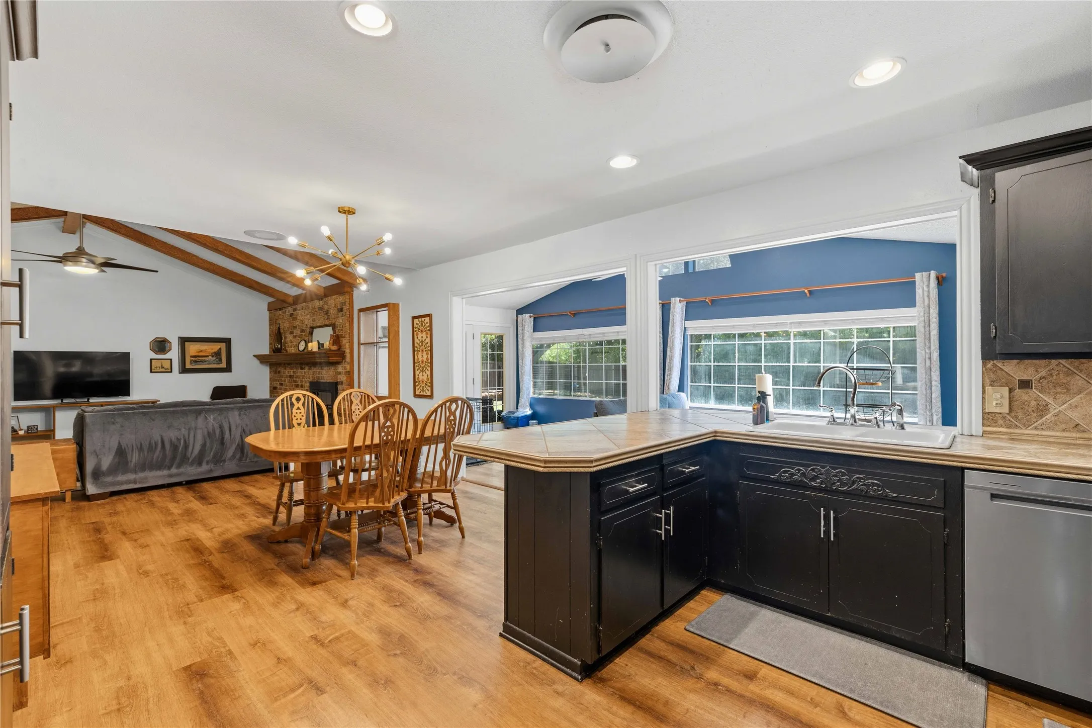 Single Family Residence For Sale in Brown County , 1709 Broadmoor Drive, Brownwood, Texas 76801, 3 Bedroom, 2 Bathroom, 2 Garage spaces, 1,997 Sqft, built in 1970, mls#21359801, Real Estate Agent in Brownwood, Homes For Sale in Brown county, Homes For Sale in Brownwood, Realtor in Brownwood Texas, Real Estate Brokerage Independent Realty Texas, Luminita Cordes Realtor