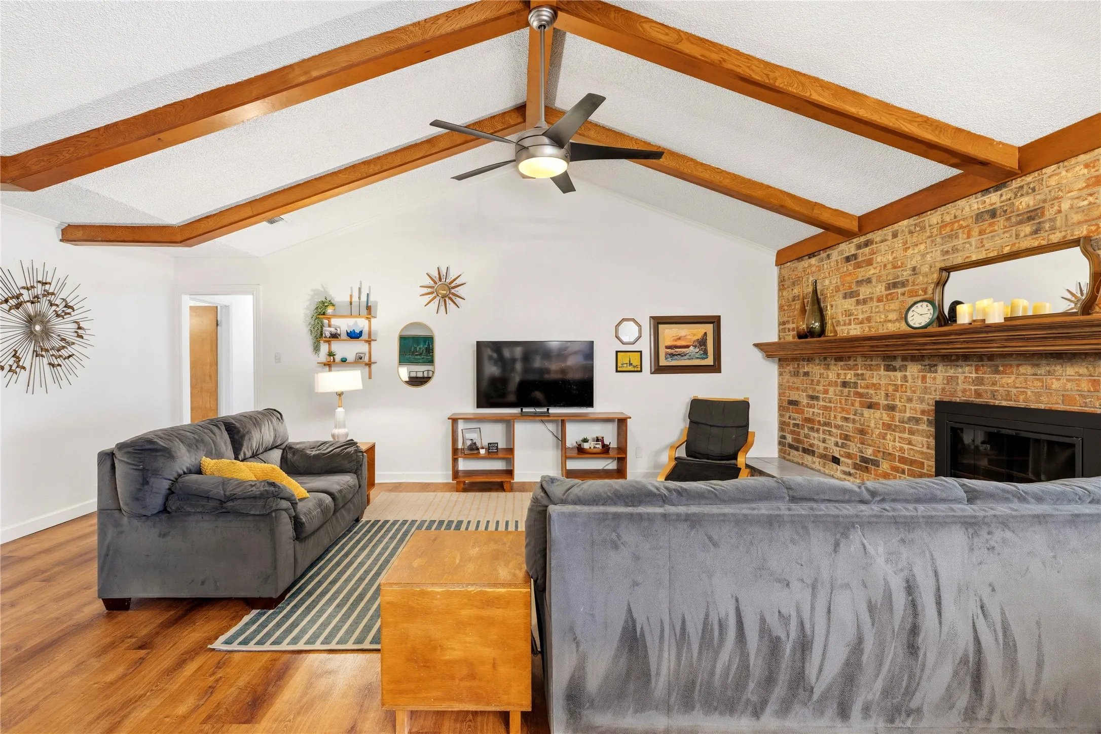 Single Family Residence For Sale in Brown County , 1709 Broadmoor Drive, Brownwood, Texas 76801, 3 Bedroom, 2 Bathroom, 2 Garage spaces, 1,997 Sqft, built in 1970, mls#21359801, Real Estate Agent in Brownwood, Homes For Sale in Brown county, Homes For Sale in Brownwood, Realtor in Brownwood Texas, Real Estate Brokerage Independent Realty Texas, Luminita Cordes Realtor