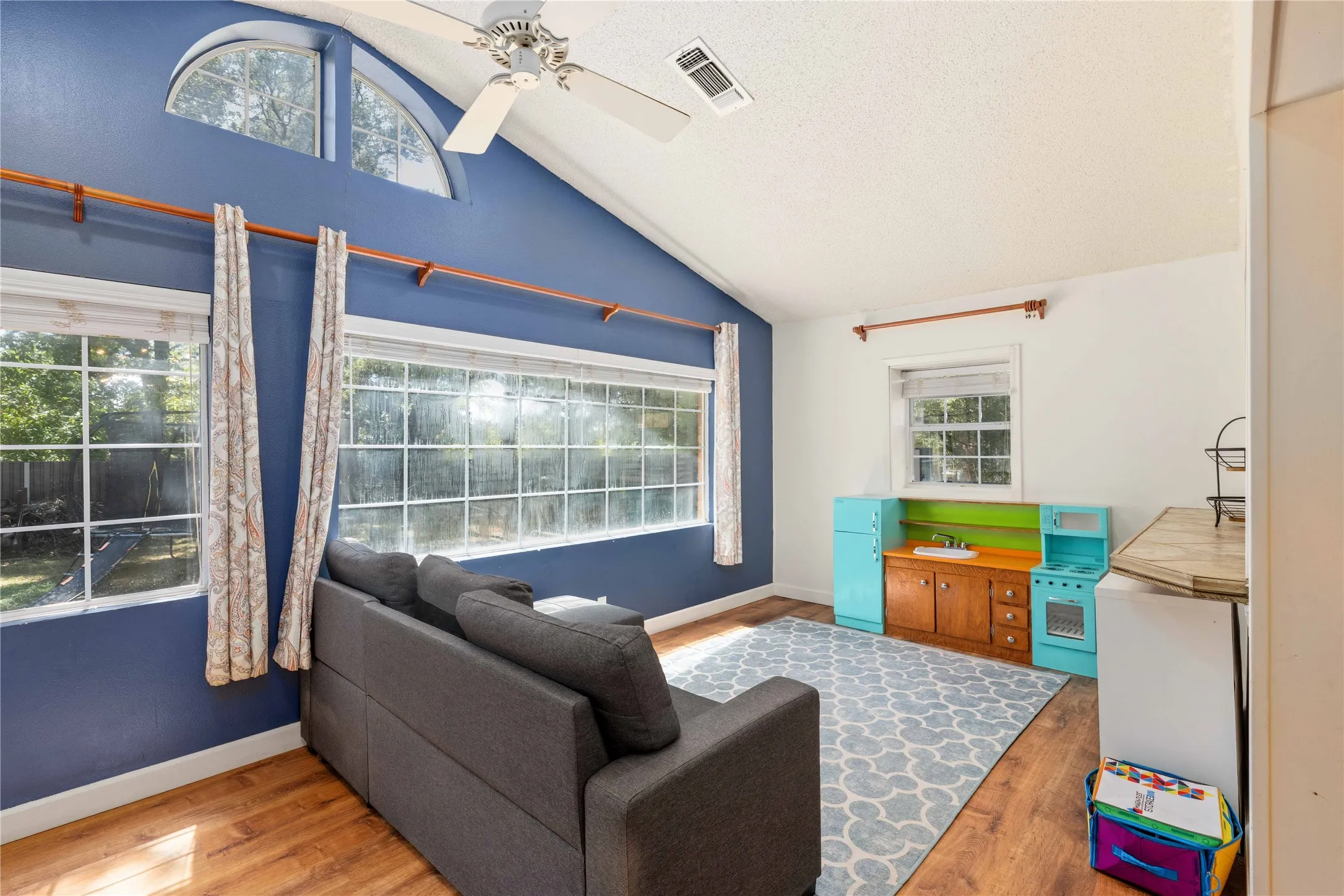 Single Family Residence For Sale in Brown County , 1709 Broadmoor Drive, Brownwood, Texas 76801, 3 Bedroom, 2 Bathroom, 2 Garage spaces, 1,997 Sqft, built in 1970, mls#21359801, Real Estate Agent in Brownwood, Homes For Sale in Brown county, Homes For Sale in Brownwood, Realtor in Brownwood Texas, Real Estate Brokerage Independent Realty Texas, Luminita Cordes Realtor
