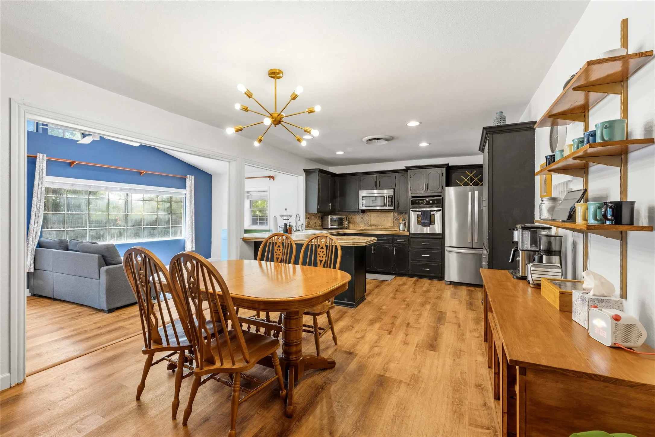 Single Family Residence For Sale in Brown County , 1709 Broadmoor Drive, Brownwood, Texas 76801, 3 Bedroom, 2 Bathroom, 2 Garage spaces, 1,997 Sqft, built in 1970, mls#21359801, Real Estate Agent in Brownwood, Homes For Sale in Brown county, Homes For Sale in Brownwood, Realtor in Brownwood Texas, Real Estate Brokerage Independent Realty Texas, Luminita Cordes Realtor