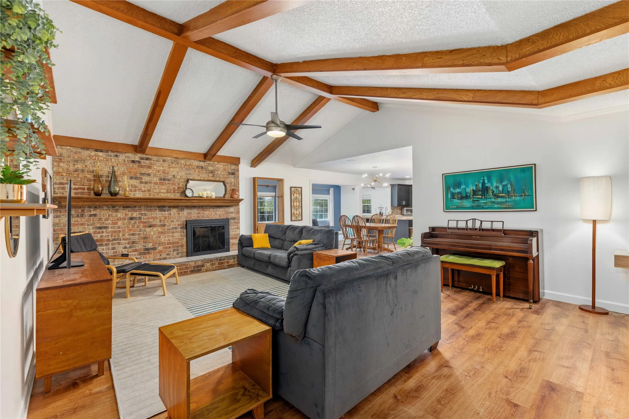 Single Family Residence For Sale in Brown County , 1709 Broadmoor Drive, Brownwood, Texas 76801, 3 Bedroom, 2 Bathroom, 2 Garage spaces, 1,997 Sqft, built in 1970, mls#21359801, Real Estate Agent in Brownwood, Homes For Sale in Brown county, Homes For Sale in Brownwood, Realtor in Brownwood Texas, Real Estate Brokerage Independent Realty Texas, Luminita Cordes Realtor