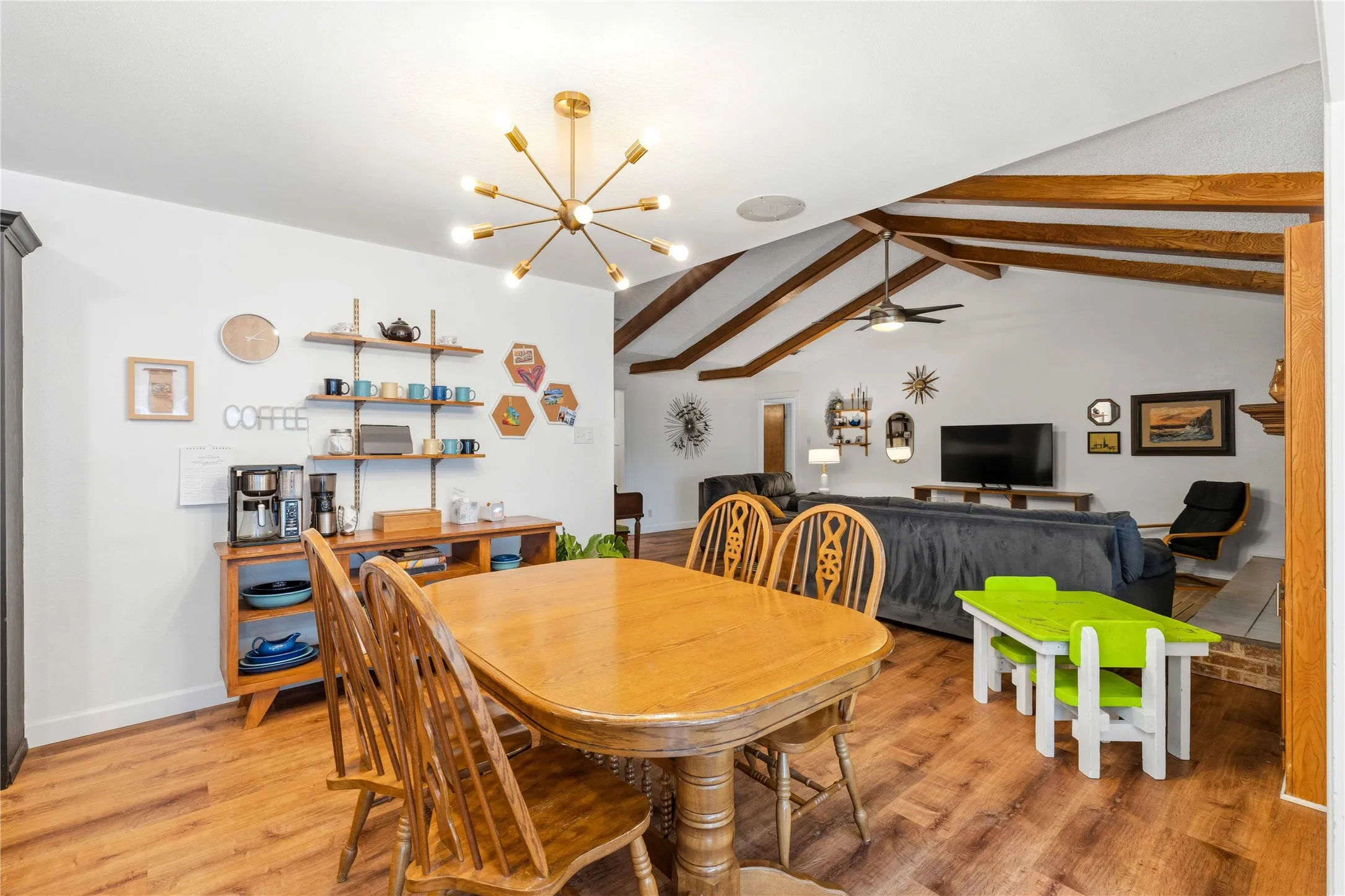 Single Family Residence For Sale in Brown County , 1709 Broadmoor Drive, Brownwood, Texas 76801, 3 Bedroom, 2 Bathroom, 2 Garage spaces, 1,997 Sqft, built in 1970, mls#21359801, Real Estate Agent in Brownwood, Homes For Sale in Brown county, Homes For Sale in Brownwood, Realtor in Brownwood Texas, Real Estate Brokerage Independent Realty Texas, Luminita Cordes Realtor