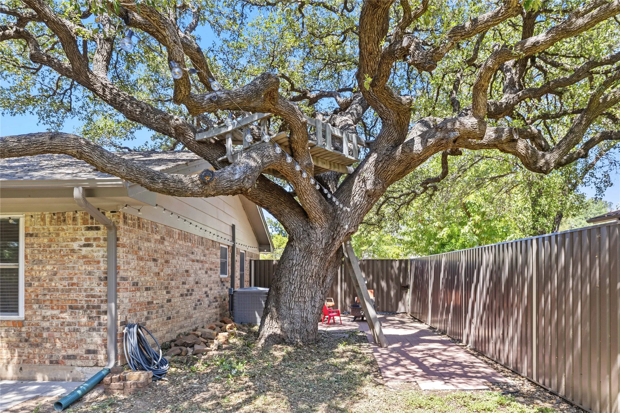 Single Family Residence For Sale in Brown County , 1709 Broadmoor Drive, Brownwood, Texas 76801, 3 Bedroom, 2 Bathroom, 2 Garage spaces, 1,997 Sqft, built in 1970, mls#21359801, Real Estate Agent in Brownwood, Homes For Sale in Brown county, Homes For Sale in Brownwood, Realtor in Brownwood Texas, Real Estate Brokerage Independent Realty Texas, Luminita Cordes Realtor