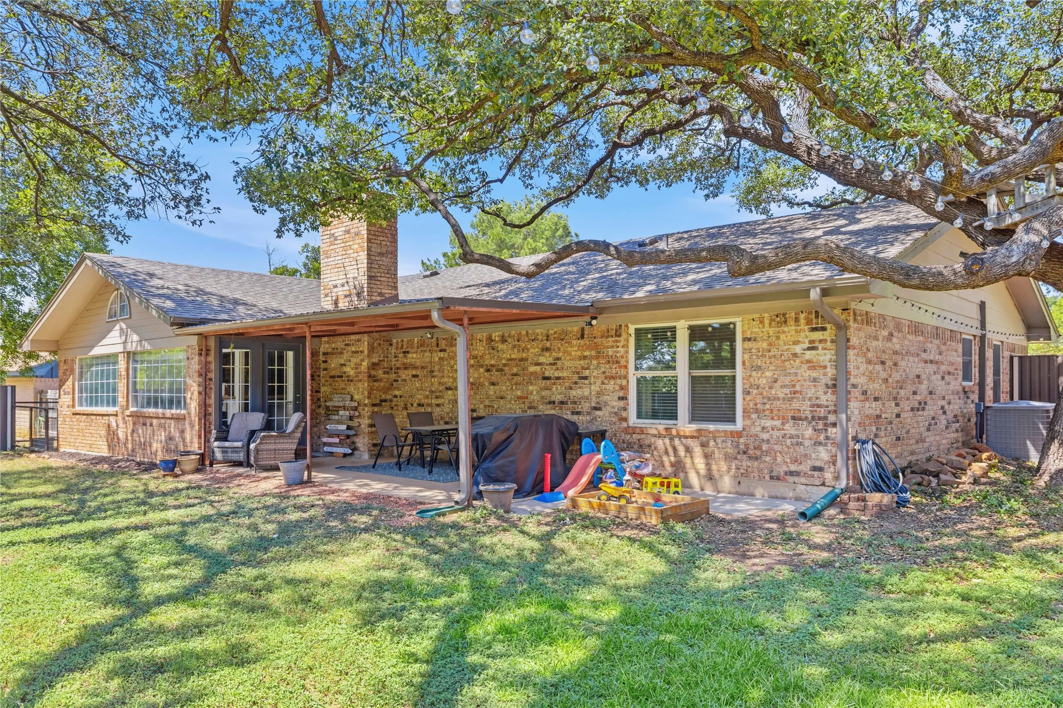 Single Family Residence For Sale in Brown County , 1709 Broadmoor Drive, Brownwood, Texas 76801, 3 Bedroom, 2 Bathroom, 2 Garage spaces, 1,997 Sqft, built in 1970, mls#21359801, Real Estate Agent in Brownwood, Homes For Sale in Brown county, Homes For Sale in Brownwood, Realtor in Brownwood Texas, Real Estate Brokerage Independent Realty Texas, Luminita Cordes Realtor