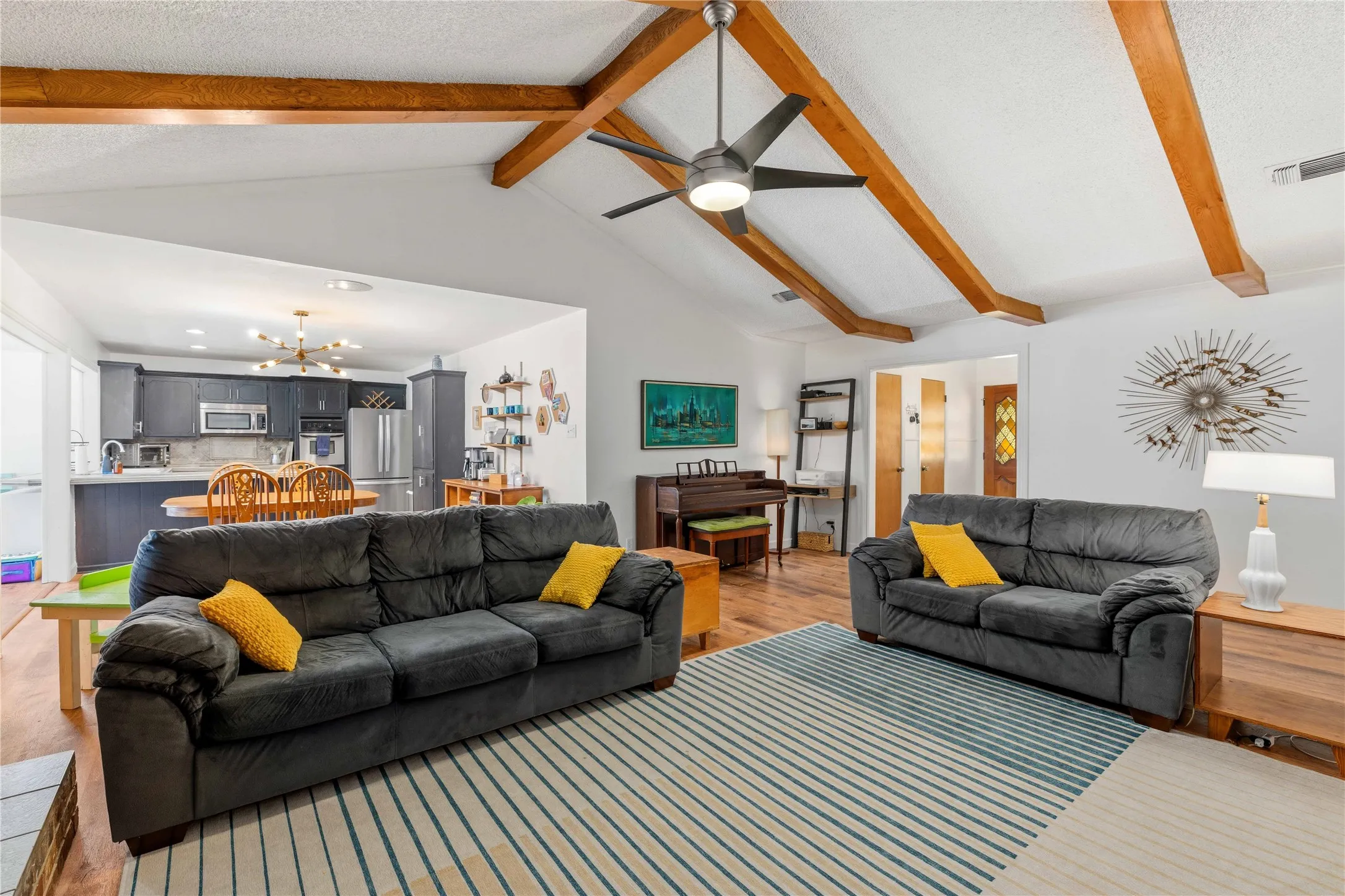 Single Family Residence For Sale in Brown County , 1709 Broadmoor Drive, Brownwood, Texas 76801, 3 Bedroom, 2 Bathroom, 2 Garage spaces, 1,997 Sqft, built in 1970, mls#21359801, Real Estate Agent in Brownwood, Homes For Sale in Brown county, Homes For Sale in Brownwood, Realtor in Brownwood Texas, Real Estate Brokerage Independent Realty Texas, Luminita Cordes Realtor