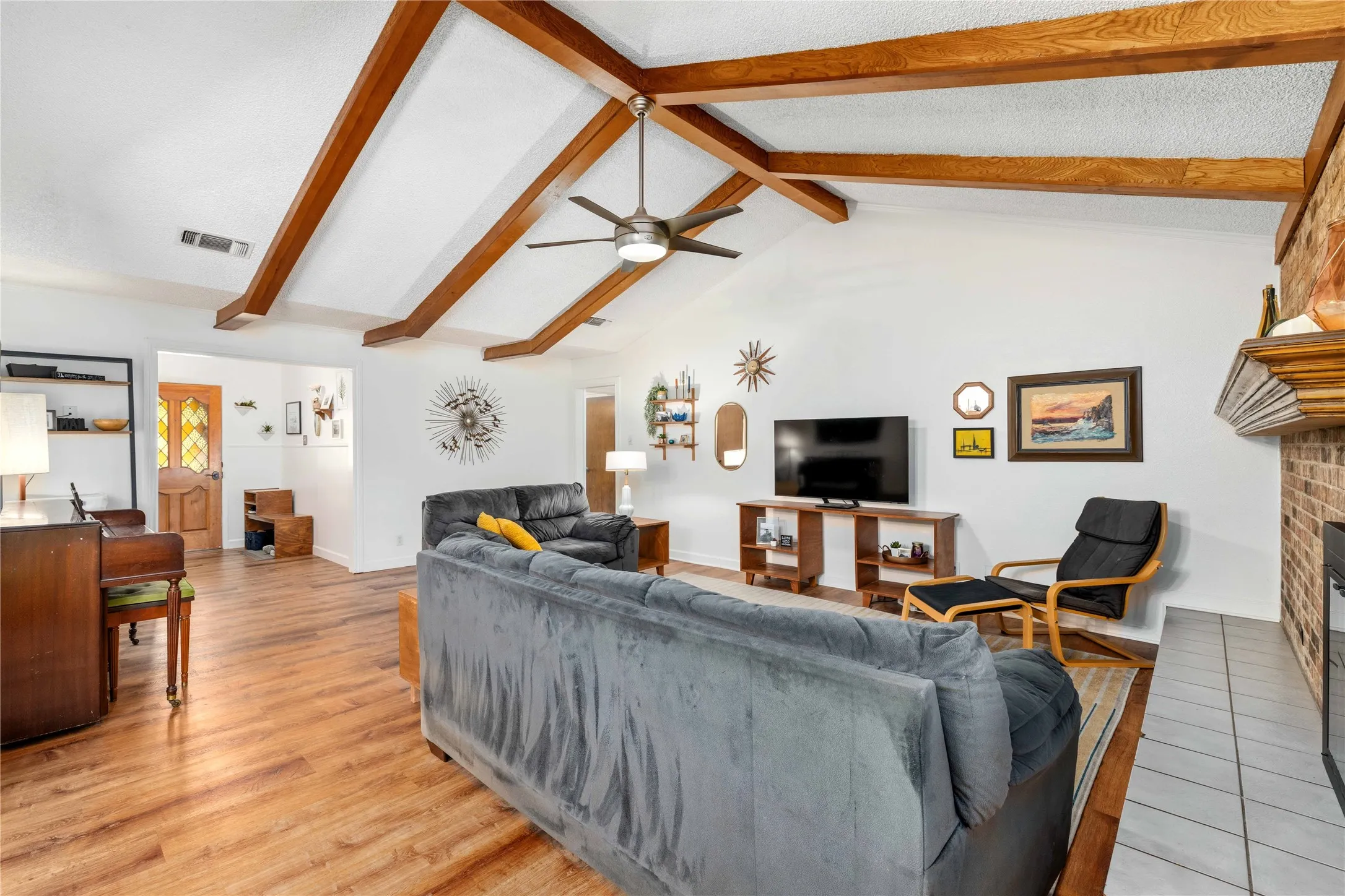 Single Family Residence For Sale in Brown County , 1709 Broadmoor Drive, Brownwood, Texas 76801, 3 Bedroom, 2 Bathroom, 2 Garage spaces, 1,997 Sqft, built in 1970, mls#21359801, Real Estate Agent in Brownwood, Homes For Sale in Brown county, Homes For Sale in Brownwood, Realtor in Brownwood Texas, Real Estate Brokerage Independent Realty Texas, Luminita Cordes Realtor