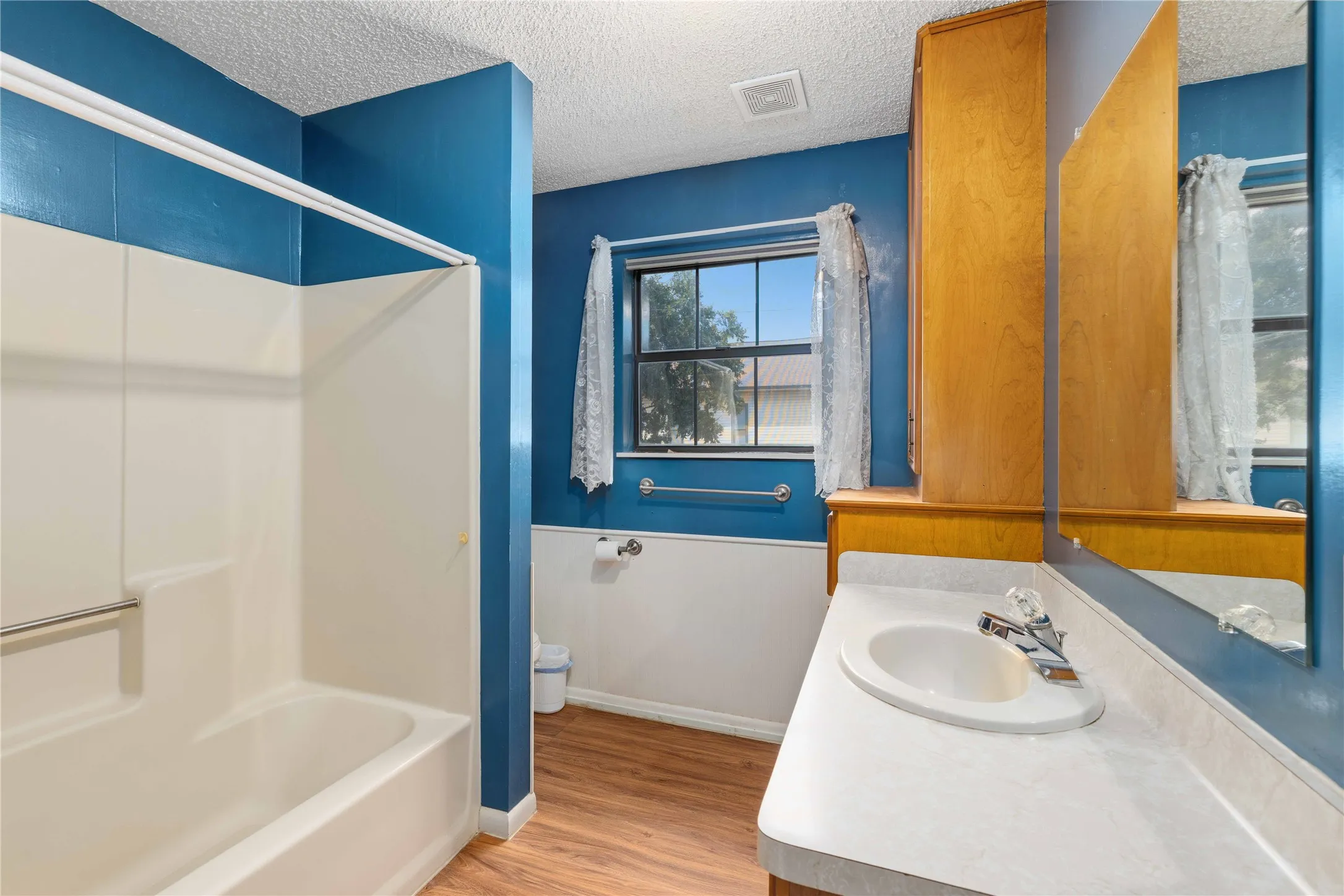 Single Family Residence For Sale in Comanche County , 6370 Highway 16, De Leon, Texas 76444, 3 Bedroom, 2 Bathroom, Garage spaces, 2,000 Sqft, built in 1985, mls#21359431, Real Estate Agent in De Leon, Homes For Sale in Comanche county, Homes For Sale in De Leon, Realtor in De Leon Texas, Real Estate Brokerage Independent Realty Texas, Luminita Cordes Realtor