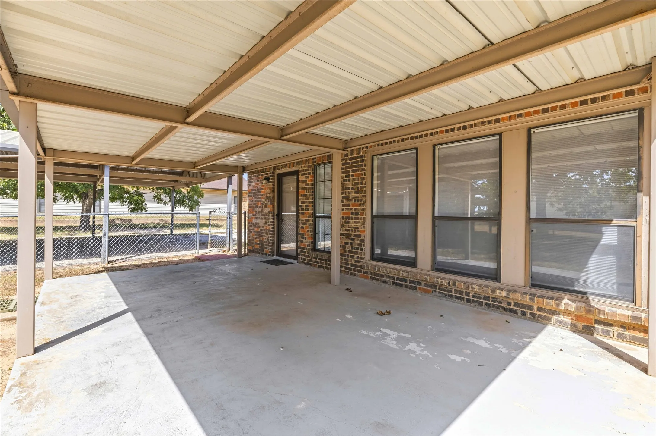 Single Family Residence For Sale in Comanche County , 6370 Highway 16, De Leon, Texas 76444, 3 Bedroom, 2 Bathroom, Garage spaces, 2,000 Sqft, built in 1985, mls#21359431, Real Estate Agent in De Leon, Homes For Sale in Comanche county, Homes For Sale in De Leon, Realtor in De Leon Texas, Real Estate Brokerage Independent Realty Texas, Luminita Cordes Realtor