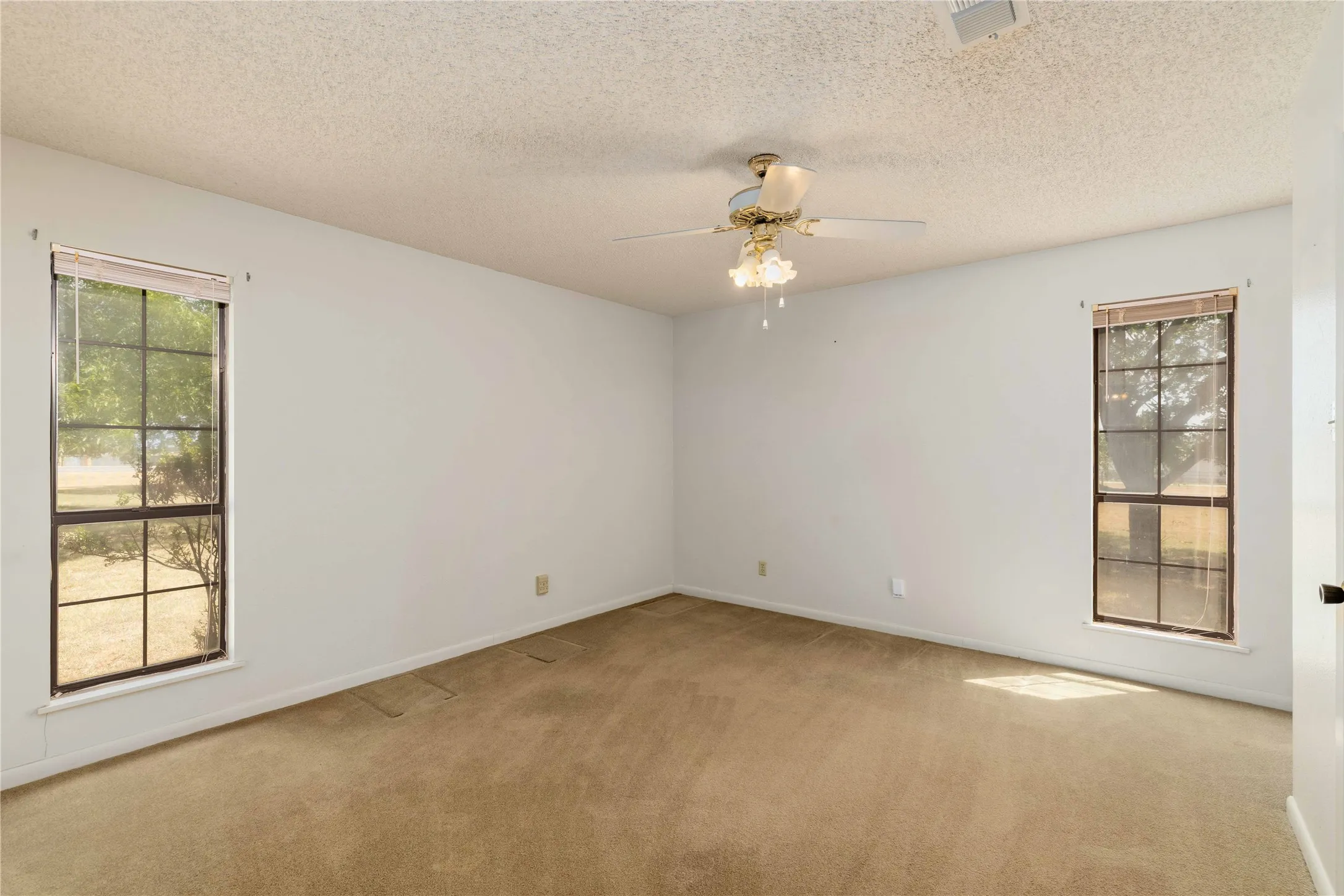 Single Family Residence For Sale in Comanche County , 6370 Highway 16, De Leon, Texas 76444, 3 Bedroom, 2 Bathroom, Garage spaces, 2,000 Sqft, built in 1985, mls#21359431, Real Estate Agent in De Leon, Homes For Sale in Comanche county, Homes For Sale in De Leon, Realtor in De Leon Texas, Real Estate Brokerage Independent Realty Texas, Luminita Cordes Realtor