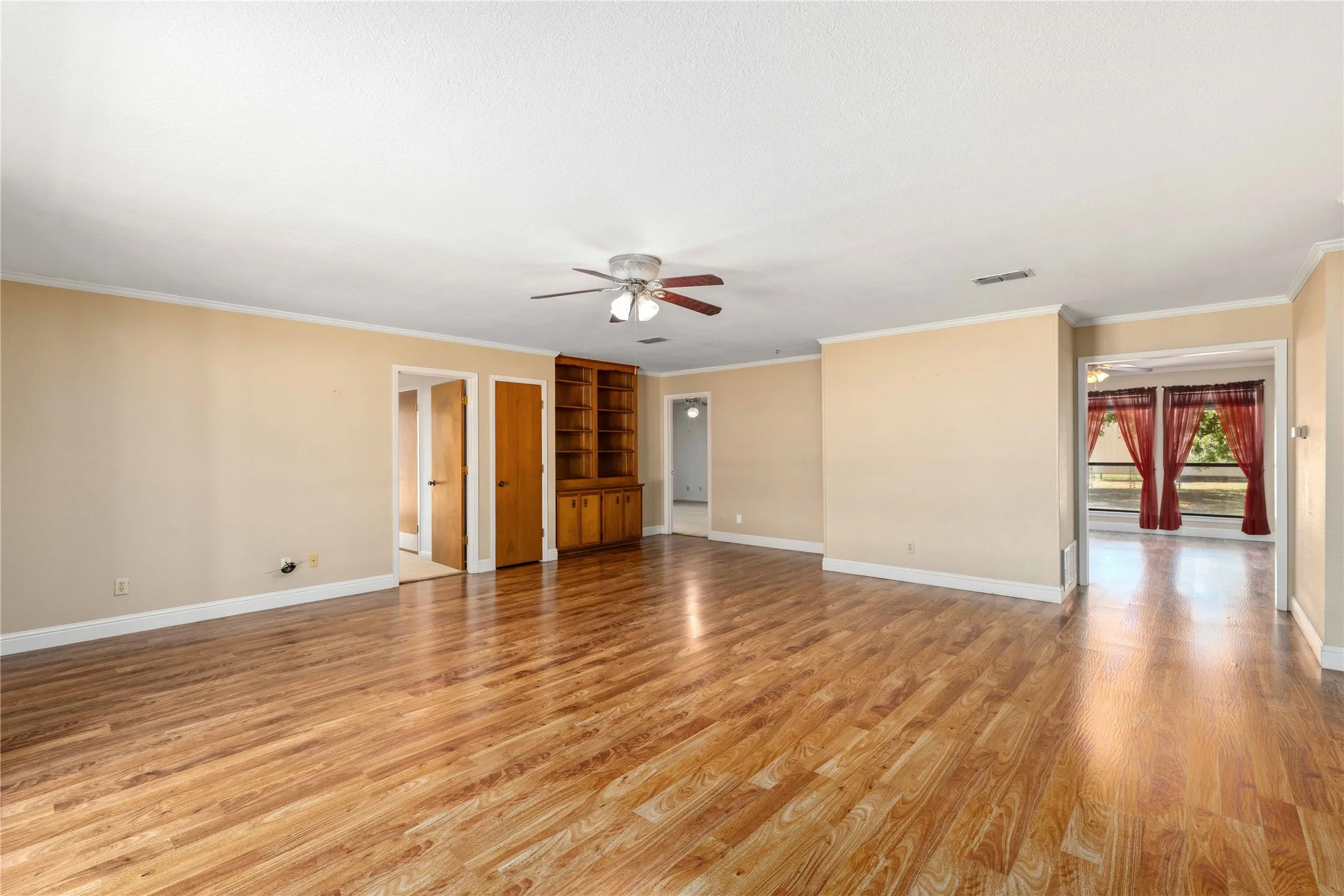 Single Family Residence For Sale in Comanche County , 6370 Highway 16, De Leon, Texas 76444, 3 Bedroom, 2 Bathroom, Garage spaces, 2,000 Sqft, built in 1985, mls#21359431, Real Estate Agent in De Leon, Homes For Sale in Comanche county, Homes For Sale in De Leon, Realtor in De Leon Texas, Real Estate Brokerage Independent Realty Texas, Luminita Cordes Realtor