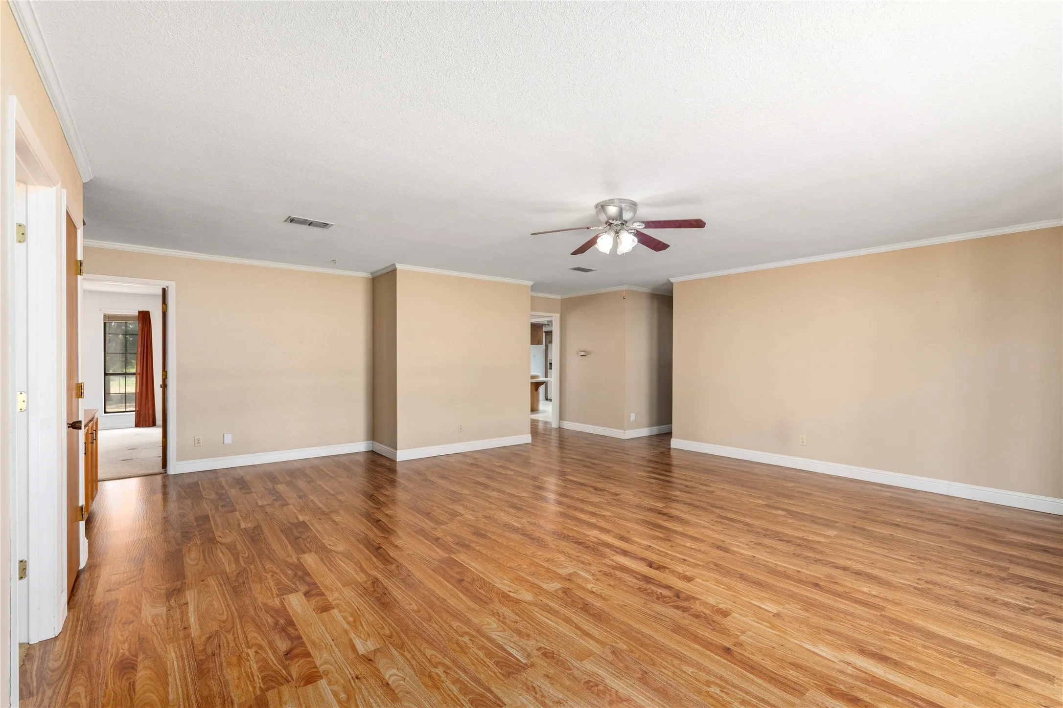 Single Family Residence For Sale in Comanche County , 6370 Highway 16, De Leon, Texas 76444, 3 Bedroom, 2 Bathroom, Garage spaces, 2,000 Sqft, built in 1985, mls#21359431, Real Estate Agent in De Leon, Homes For Sale in Comanche county, Homes For Sale in De Leon, Realtor in De Leon Texas, Real Estate Brokerage Independent Realty Texas, Luminita Cordes Realtor