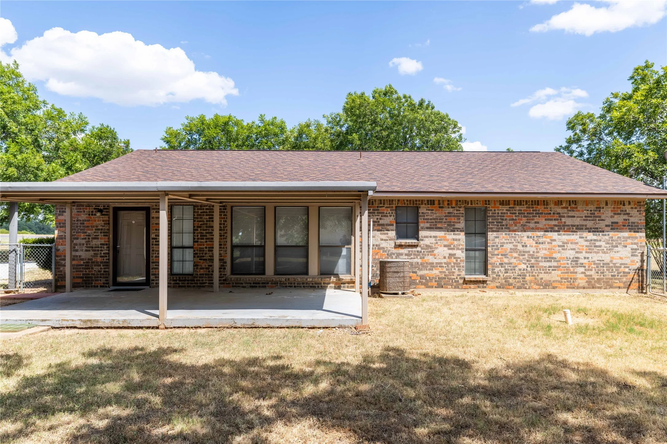 Single Family Residence For Sale in Comanche County , 6370 Highway 16, De Leon, Texas 76444, 3 Bedroom, 2 Bathroom, Garage spaces, 2,000 Sqft, built in 1985, mls#21359431, Real Estate Agent in De Leon, Homes For Sale in Comanche county, Homes For Sale in De Leon, Realtor in De Leon Texas, Real Estate Brokerage Independent Realty Texas, Luminita Cordes Realtor
