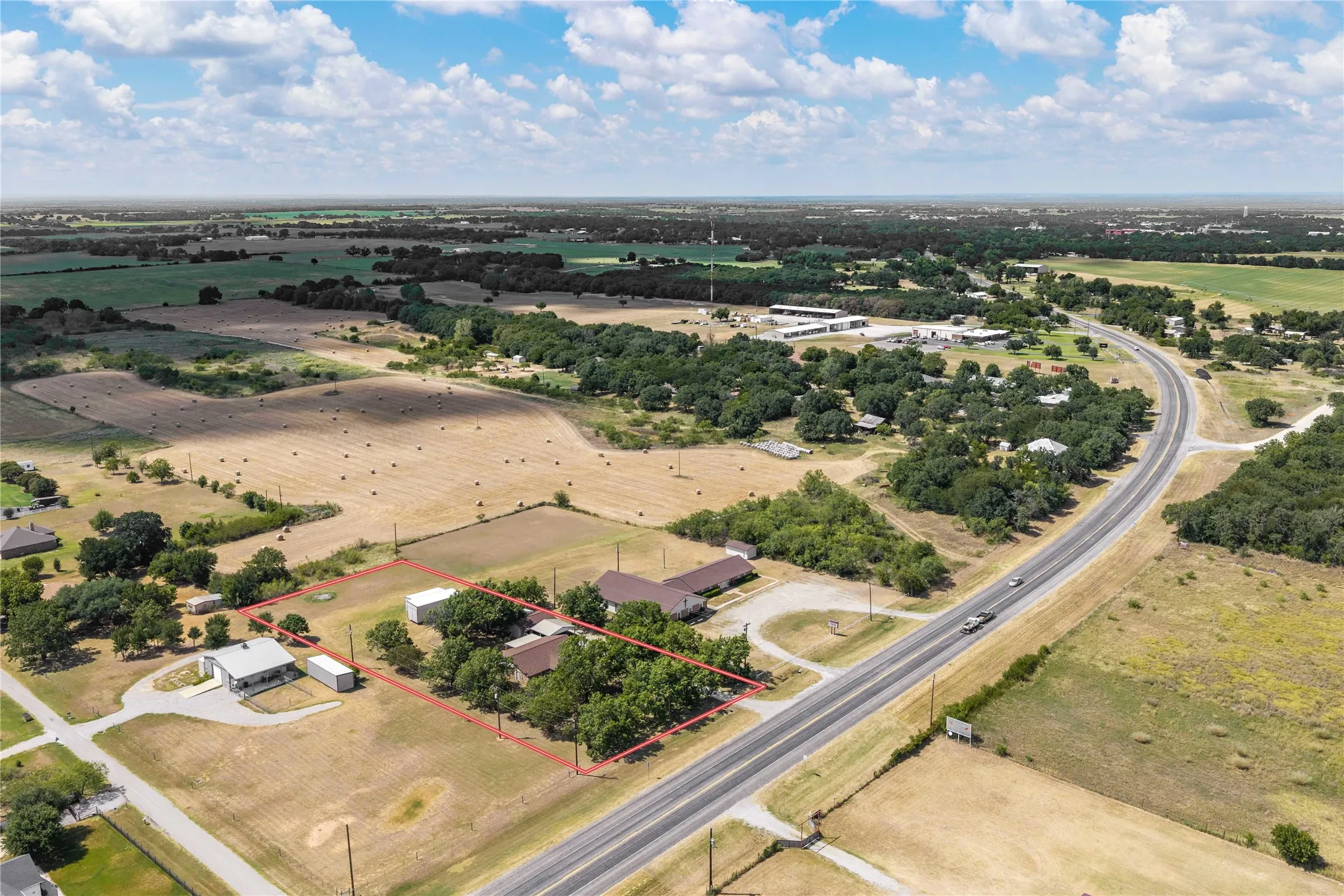 Single Family Residence For Sale in Comanche County , 6370 Highway 16, De Leon, Texas 76444, 3 Bedroom, 2 Bathroom, Garage spaces, 2,000 Sqft, built in 1985, mls#21359431, Real Estate Agent in De Leon, Homes For Sale in Comanche county, Homes For Sale in De Leon, Realtor in De Leon Texas, Real Estate Brokerage Independent Realty Texas, Luminita Cordes Realtor