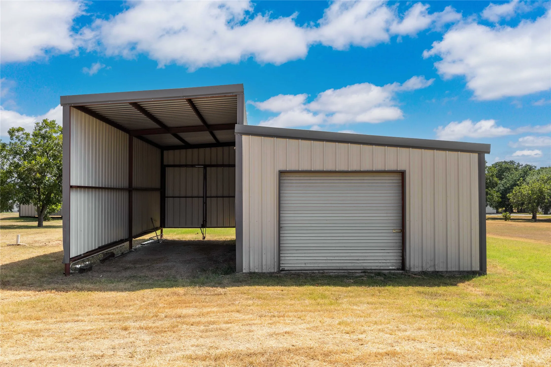 Single Family Residence For Sale in Comanche County , 6370 Highway 16, De Leon, Texas 76444, 3 Bedroom, 2 Bathroom, Garage spaces, 2,000 Sqft, built in 1985, mls#21359431, Real Estate Agent in De Leon, Homes For Sale in Comanche county, Homes For Sale in De Leon, Realtor in De Leon Texas, Real Estate Brokerage Independent Realty Texas, Luminita Cordes Realtor