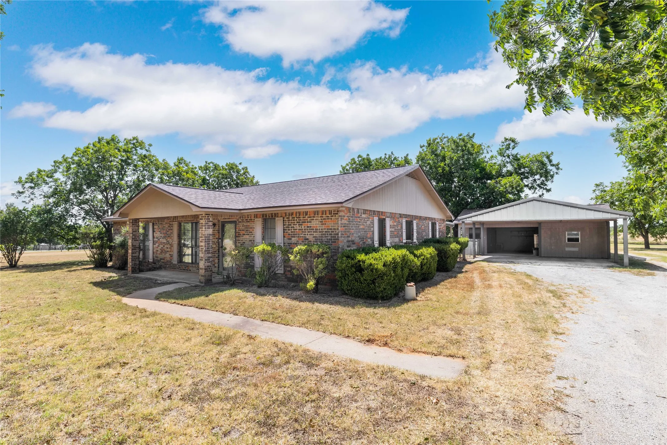 Single Family Residence For Sale in Comanche County , 6370 Highway 16, De Leon, Texas 76444, 3 Bedroom, 2 Bathroom, Garage spaces, 2,000 Sqft, built in 1985, mls#21359431, Real Estate Agent in De Leon, Homes For Sale in Comanche county, Homes For Sale in De Leon, Realtor in De Leon Texas, Real Estate Brokerage Independent Realty Texas, Luminita Cordes Realtor