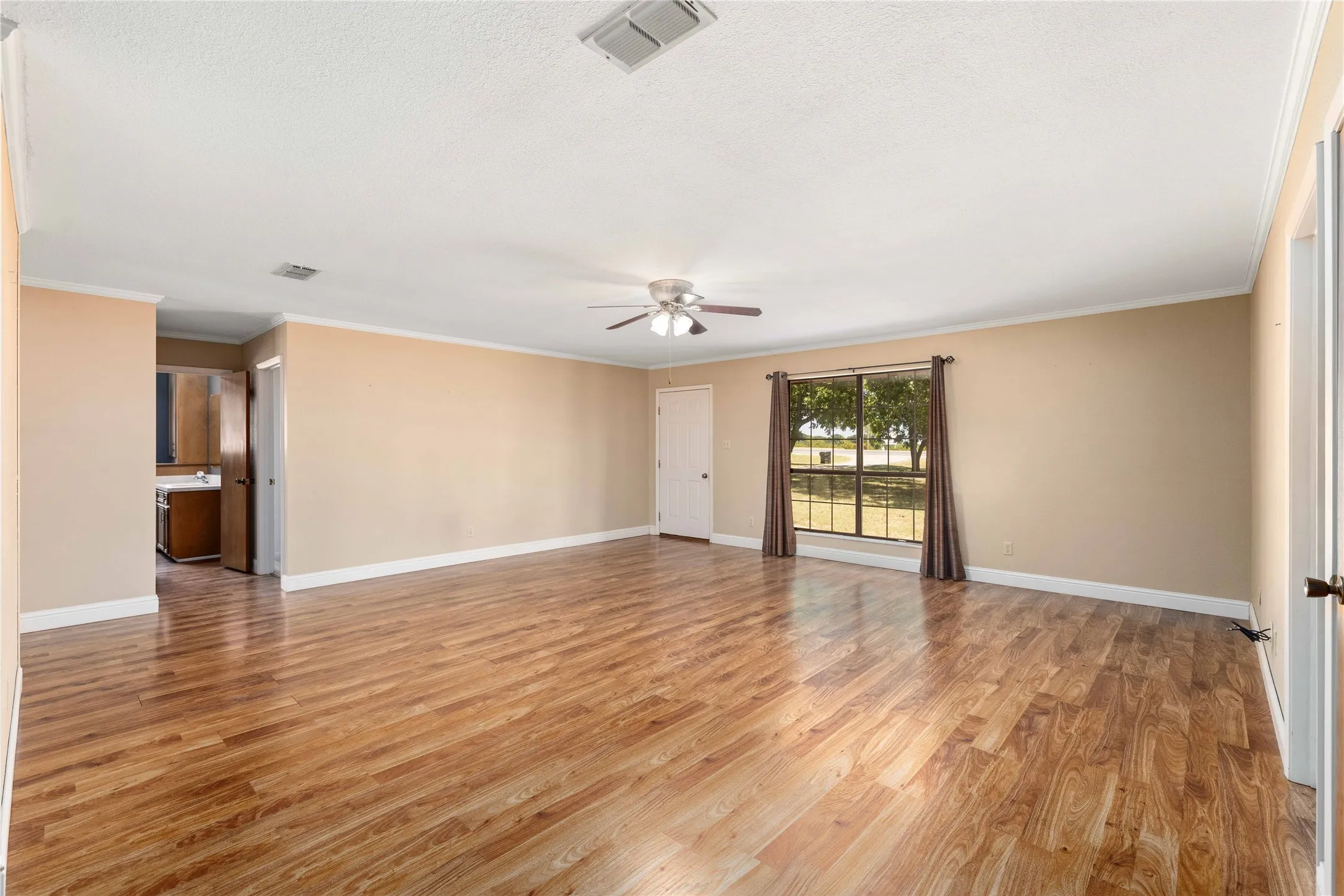 Single Family Residence For Sale in Comanche County , 6370 Highway 16, De Leon, Texas 76444, 3 Bedroom, 2 Bathroom, Garage spaces, 2,000 Sqft, built in 1985, mls#21359431, Real Estate Agent in De Leon, Homes For Sale in Comanche county, Homes For Sale in De Leon, Realtor in De Leon Texas, Real Estate Brokerage Independent Realty Texas, Luminita Cordes Realtor