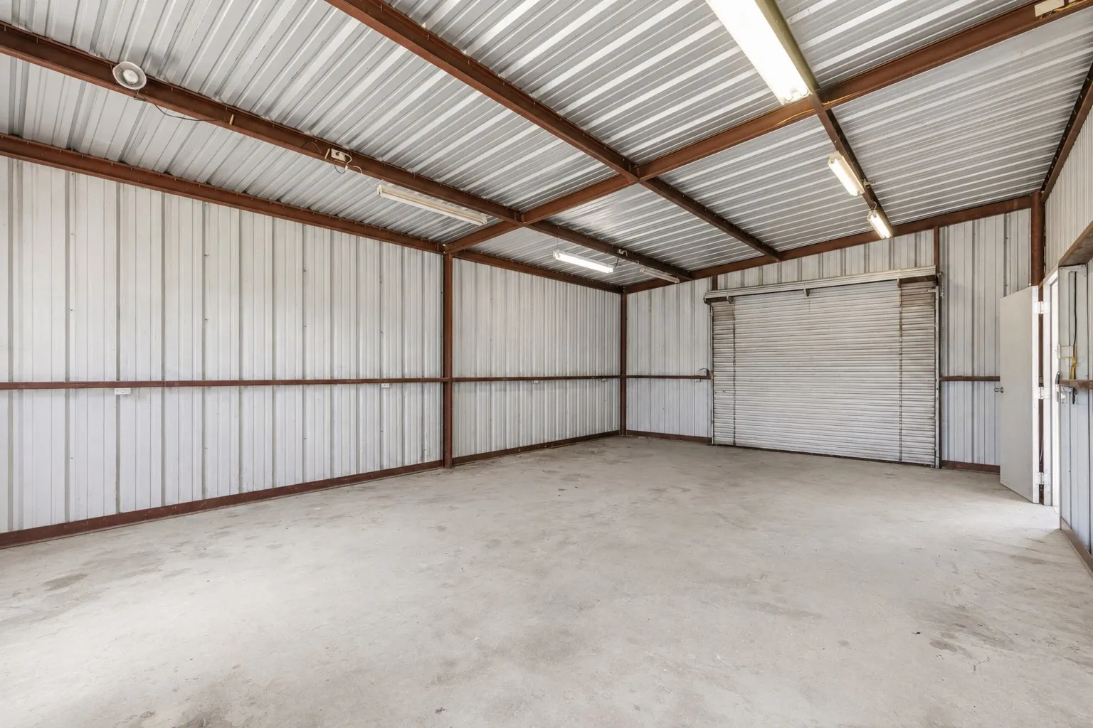 Single Family Residence For Sale in Comanche County , 6370 Highway 16, De Leon, Texas 76444, 3 Bedroom, 2 Bathroom, Garage spaces, 2,000 Sqft, built in 1985, mls#21359431, Real Estate Agent in De Leon, Homes For Sale in Comanche county, Homes For Sale in De Leon, Realtor in De Leon Texas, Real Estate Brokerage Independent Realty Texas, Luminita Cordes Realtor