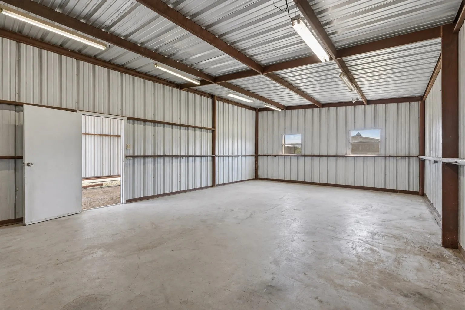 Single Family Residence For Sale in Comanche County , 6370 Highway 16, De Leon, Texas 76444, 3 Bedroom, 2 Bathroom, Garage spaces, 2,000 Sqft, built in 1985, mls#21359431, Real Estate Agent in De Leon, Homes For Sale in Comanche county, Homes For Sale in De Leon, Realtor in De Leon Texas, Real Estate Brokerage Independent Realty Texas, Luminita Cordes Realtor