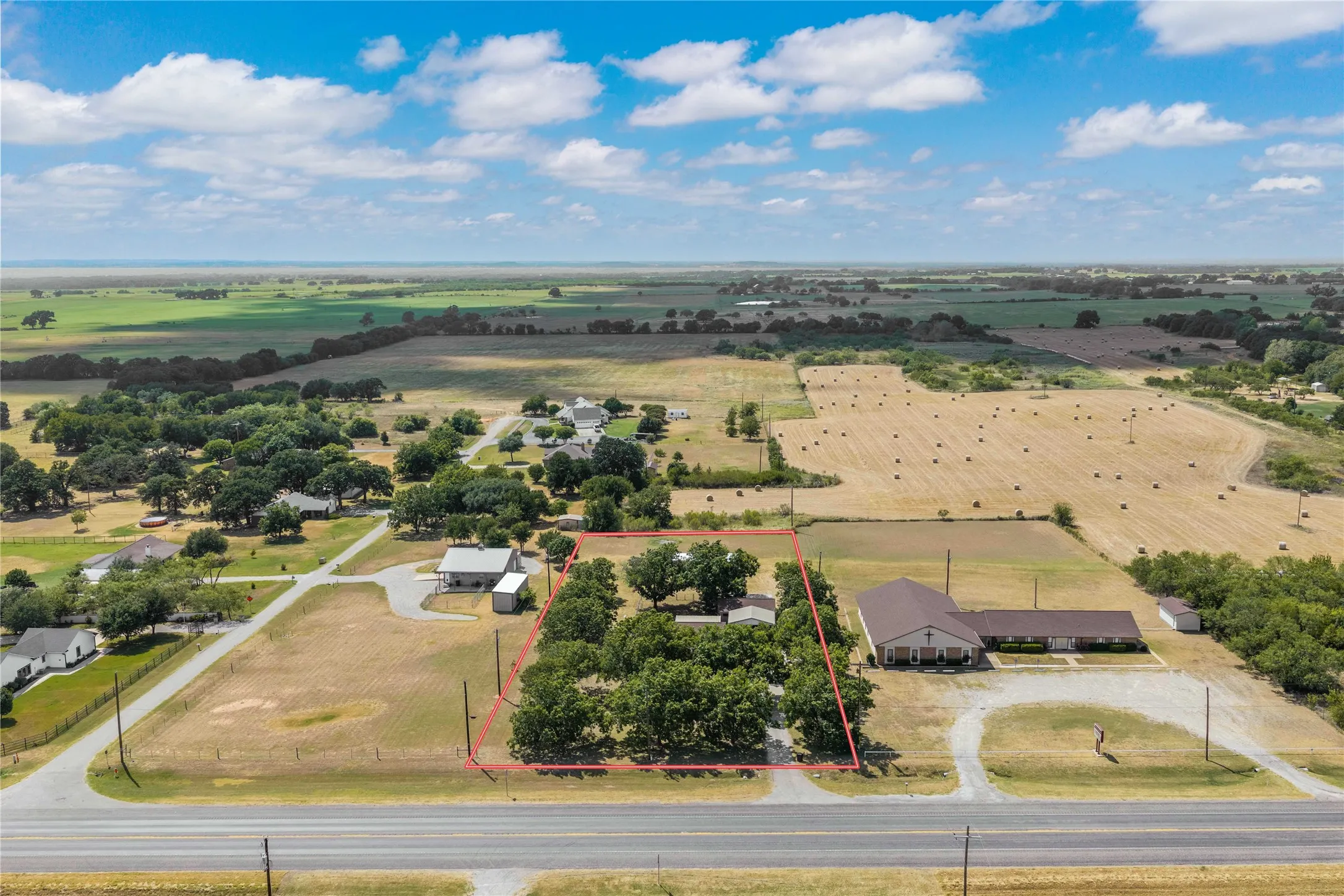 Single Family Residence For Sale in Comanche County , 6370 Highway 16, De Leon, Texas 76444, 3 Bedroom, 2 Bathroom, Garage spaces, 2,000 Sqft, built in 1985, mls#21359431, Real Estate Agent in De Leon, Homes For Sale in Comanche county, Homes For Sale in De Leon, Realtor in De Leon Texas, Real Estate Brokerage Independent Realty Texas, Luminita Cordes Realtor
