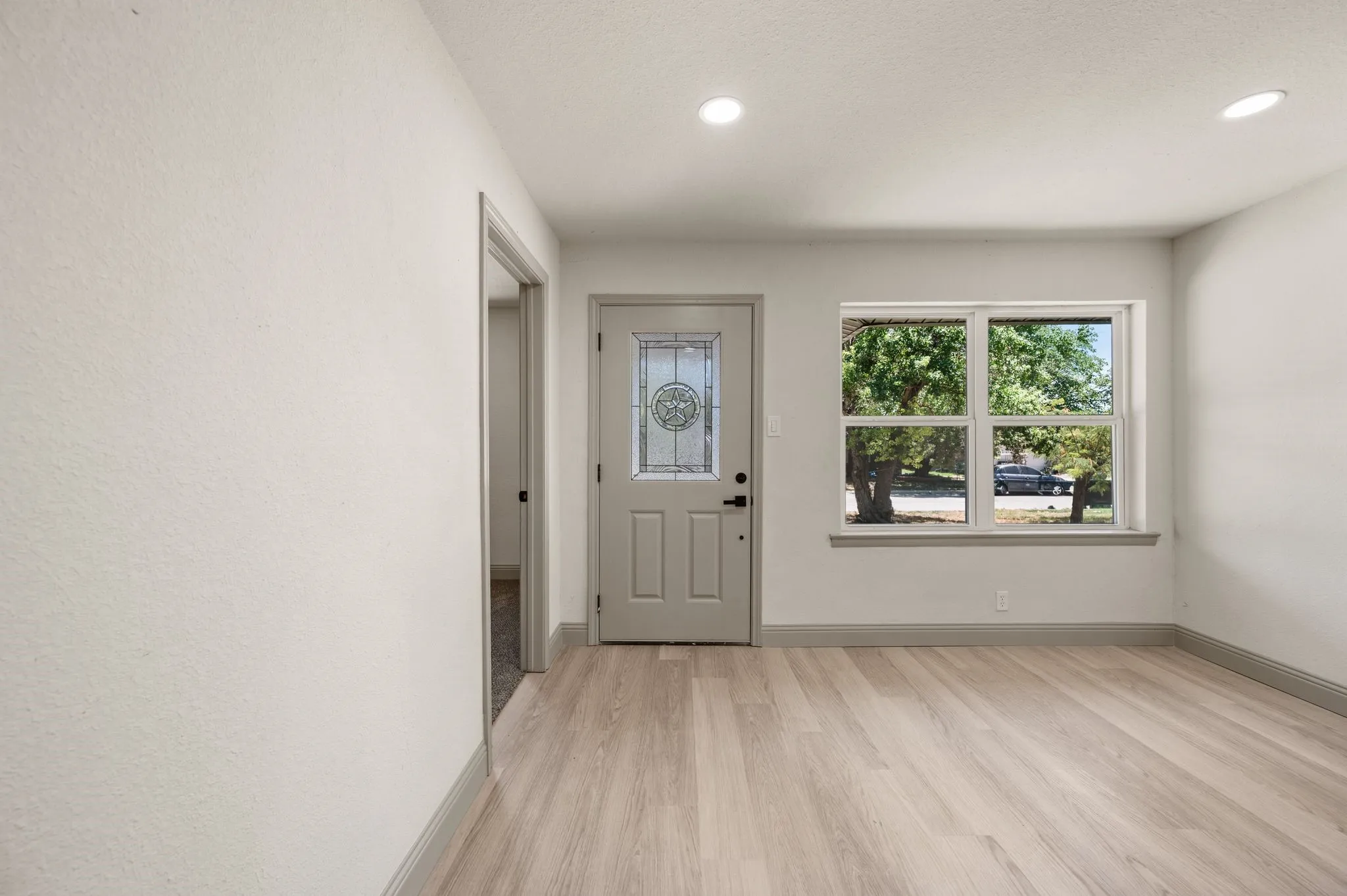 Single Family Residence For Sale in Tarrant County , 3557 Montreal Circle, Haltom City, Texas 76117, 4 Bedroom, 3 Bathroom, Garage spaces, 1,545 Sqft, built in 1957, mls#21359701, Real Estate Agent in Haltom City, Homes For Sale in Tarrant county, Homes For Sale in Haltom City, Realtor in Haltom City Texas, Real Estate Brokerage Independent Realty Texas, Luminita Cordes Realtor