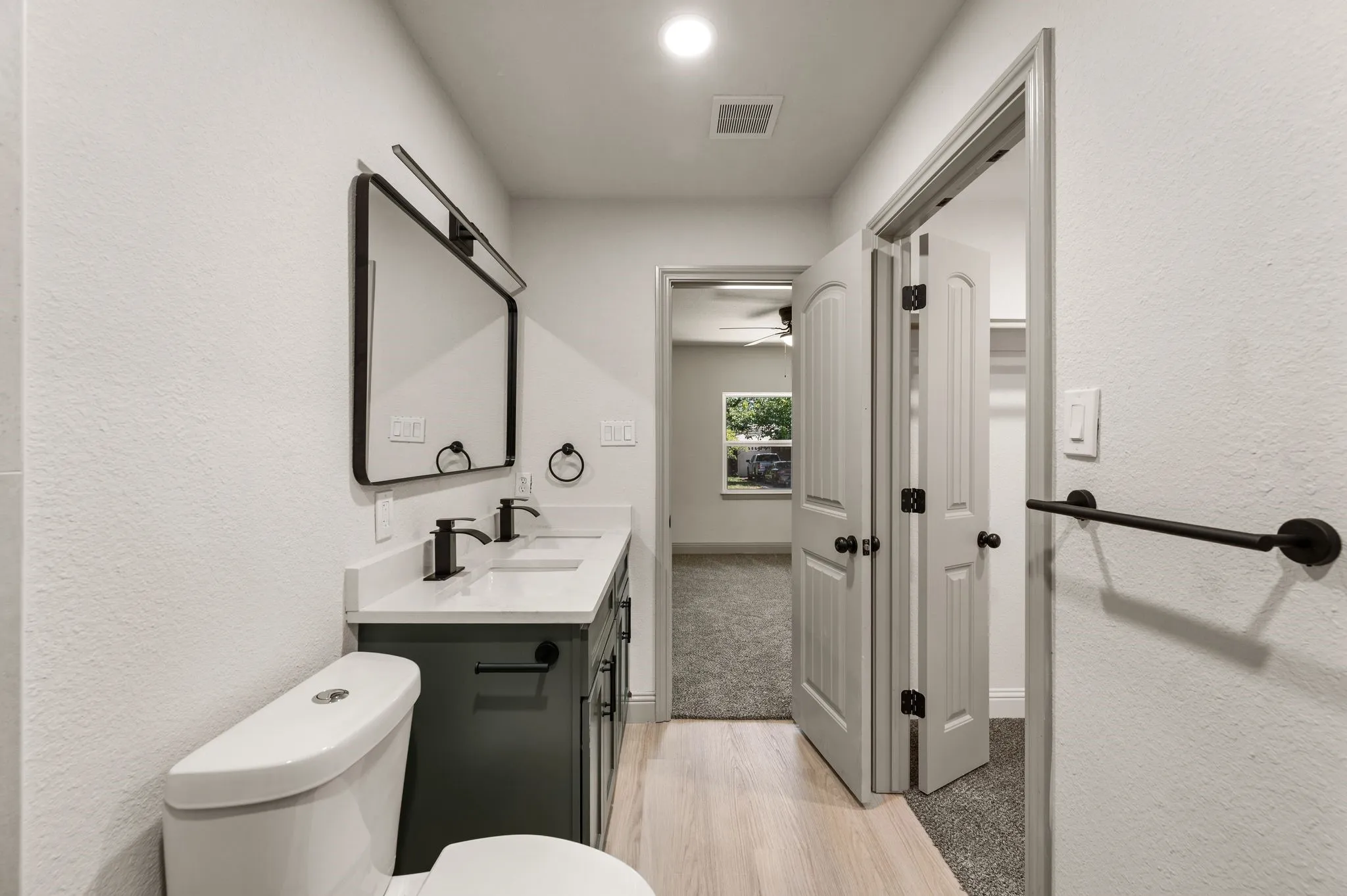 Single Family Residence For Sale in Tarrant County , 3557 Montreal Circle, Haltom City, Texas 76117, 4 Bedroom, 3 Bathroom, Garage spaces, 1,545 Sqft, built in 1957, mls#21359701, Real Estate Agent in Haltom City, Homes For Sale in Tarrant county, Homes For Sale in Haltom City, Realtor in Haltom City Texas, Real Estate Brokerage Independent Realty Texas, Luminita Cordes Realtor